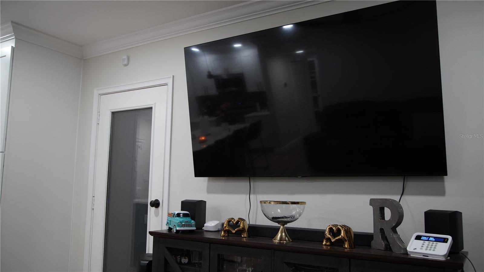 Image 24 of 45 For 4420 Pompano Drive Se