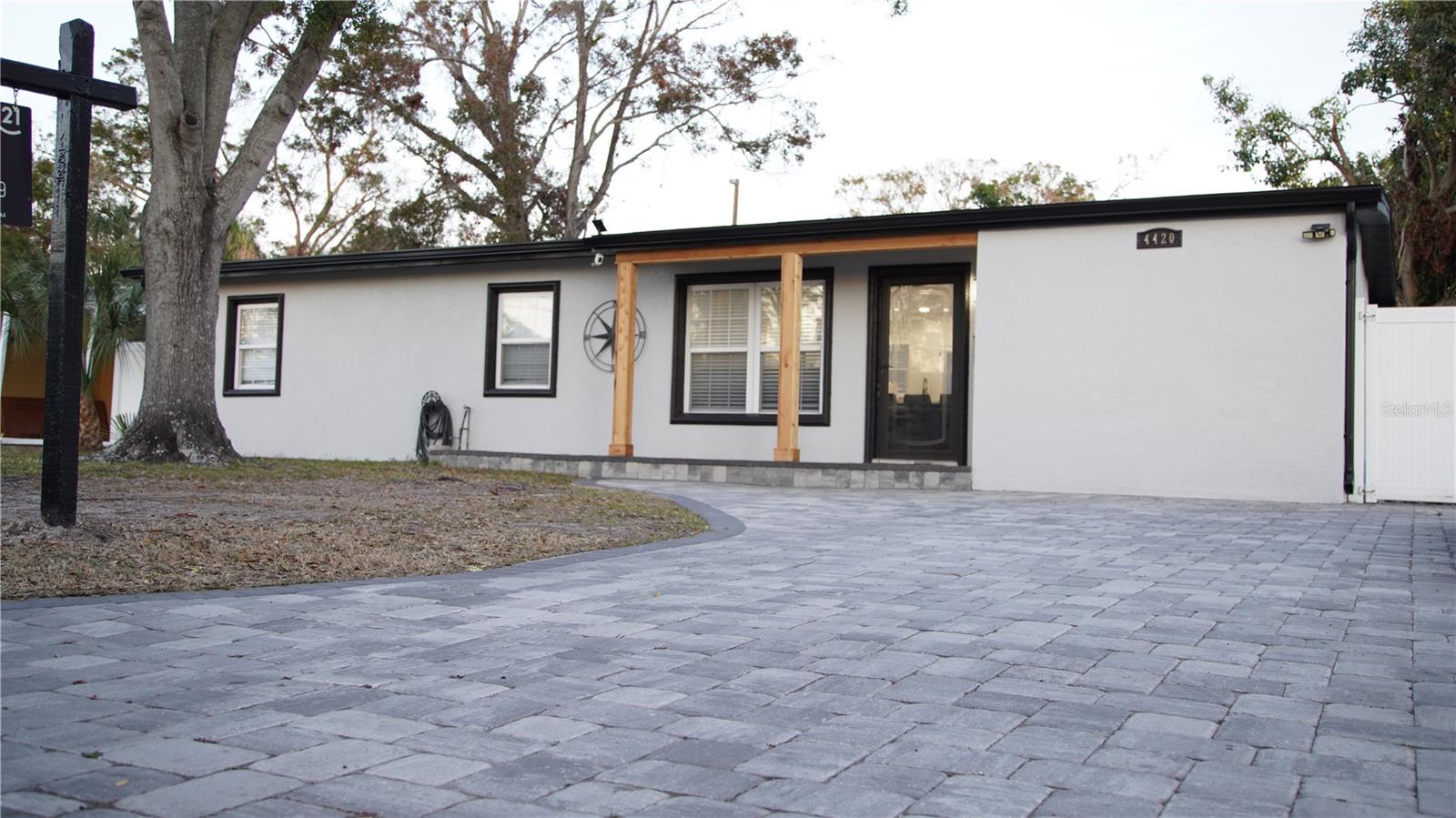 Image 36 of 45 For 4420 Pompano Drive Se