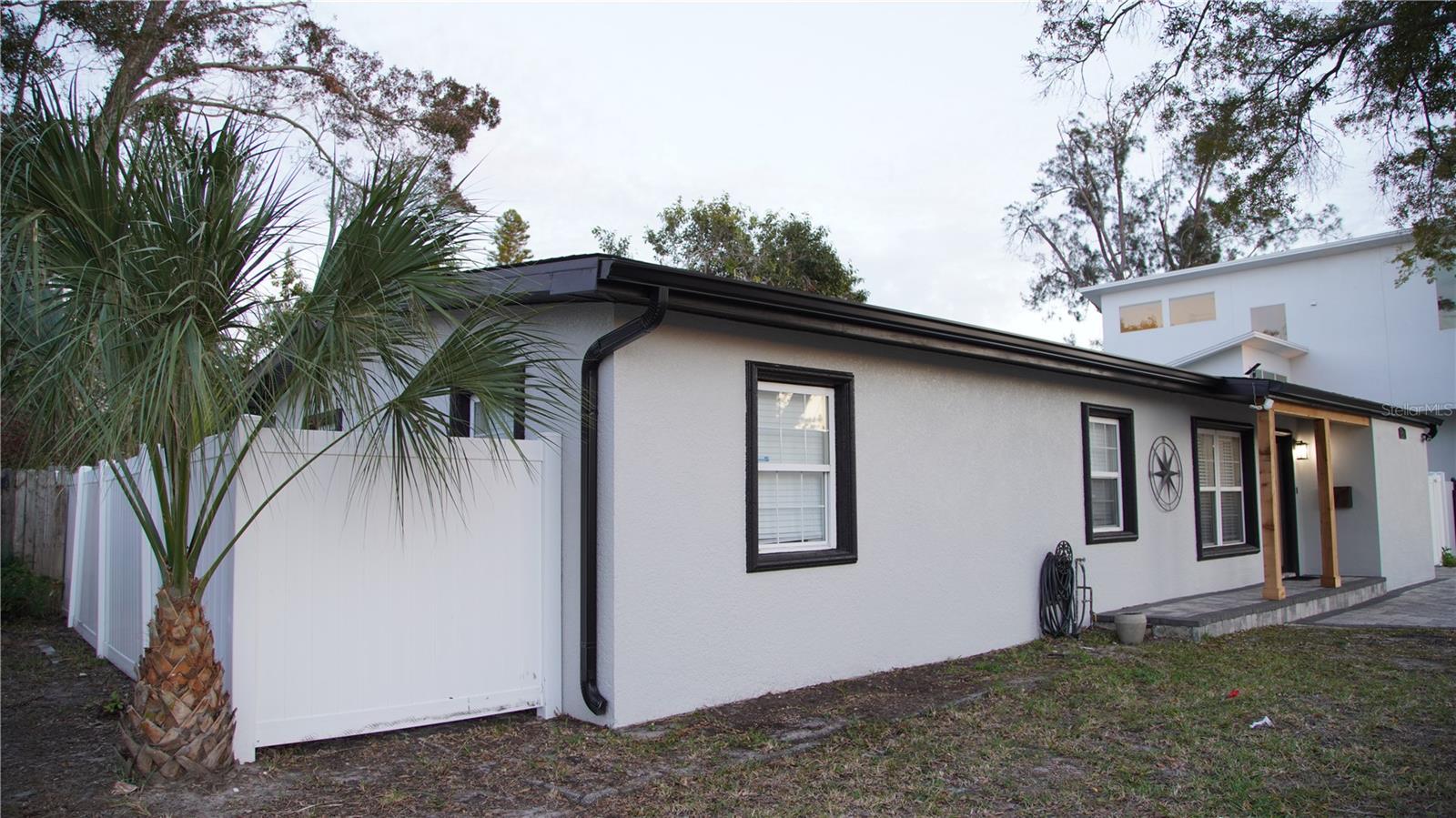 Image 4 of 45 For 4420 Pompano Drive Se