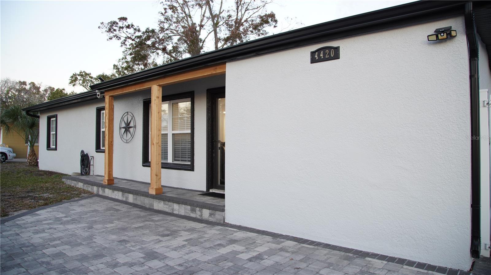 Image 5 of 45 For 4420 Pompano Drive Se