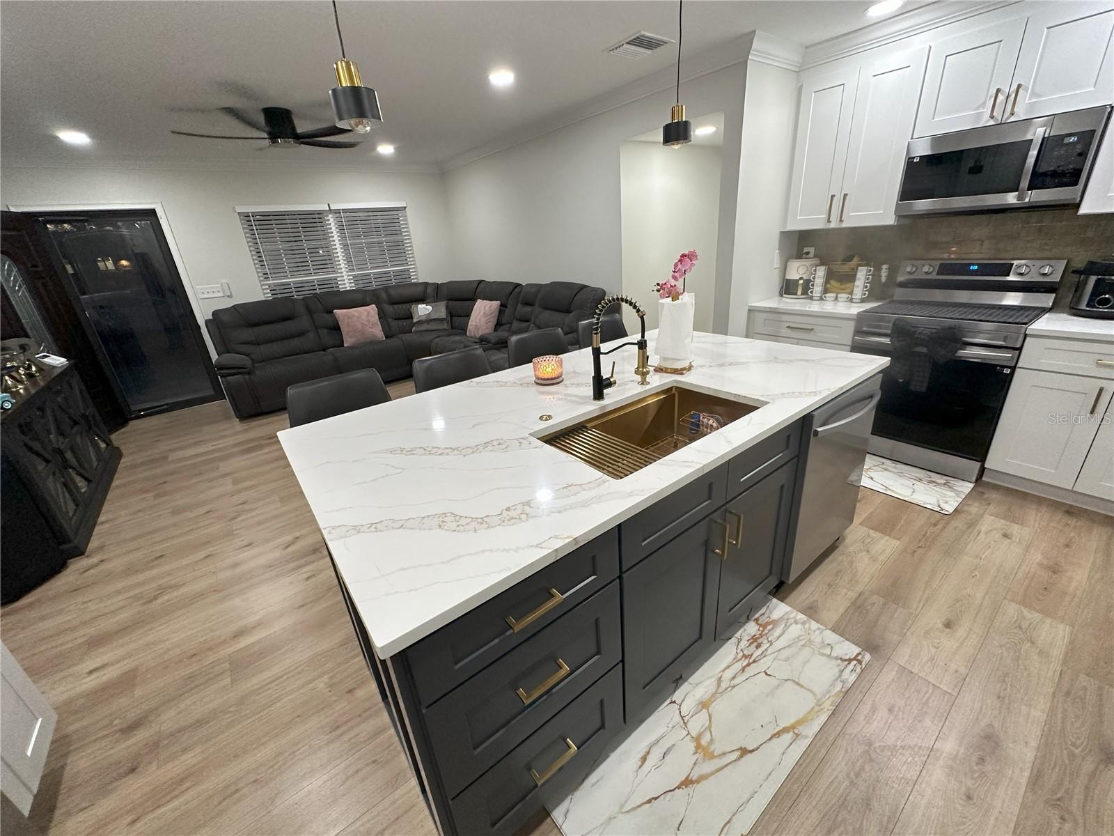 Image 7 of 45 For 4420 Pompano Drive Se