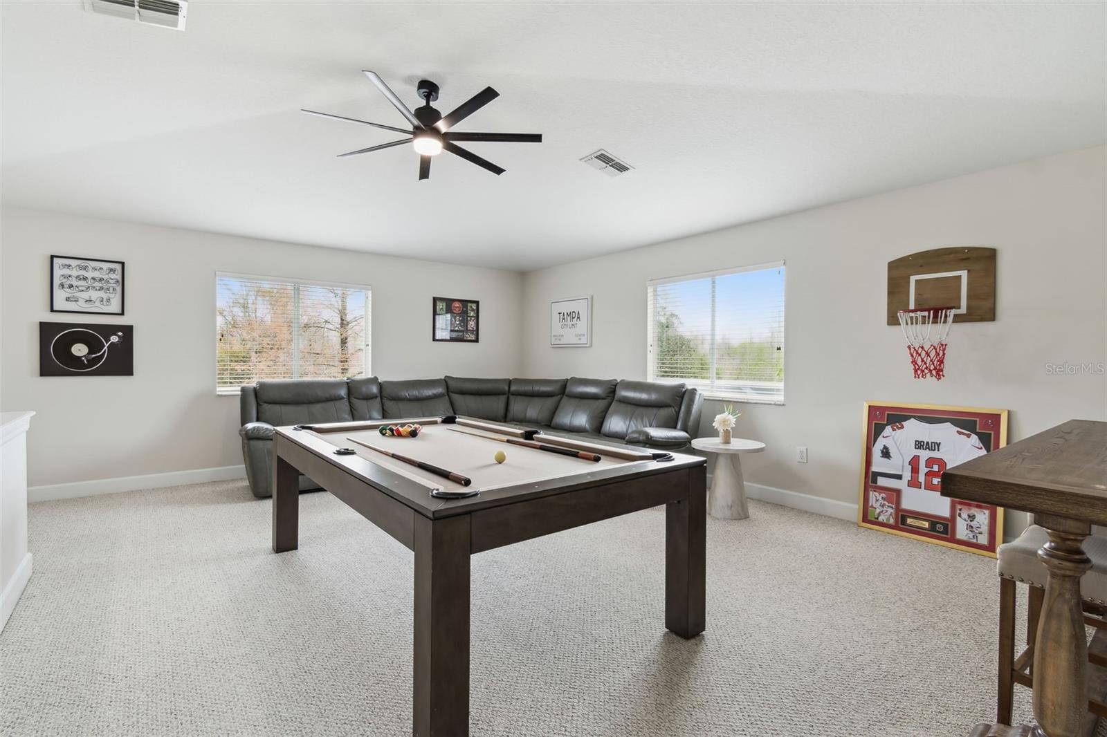 Listing photo id 12 for 2126 Larchwood Court