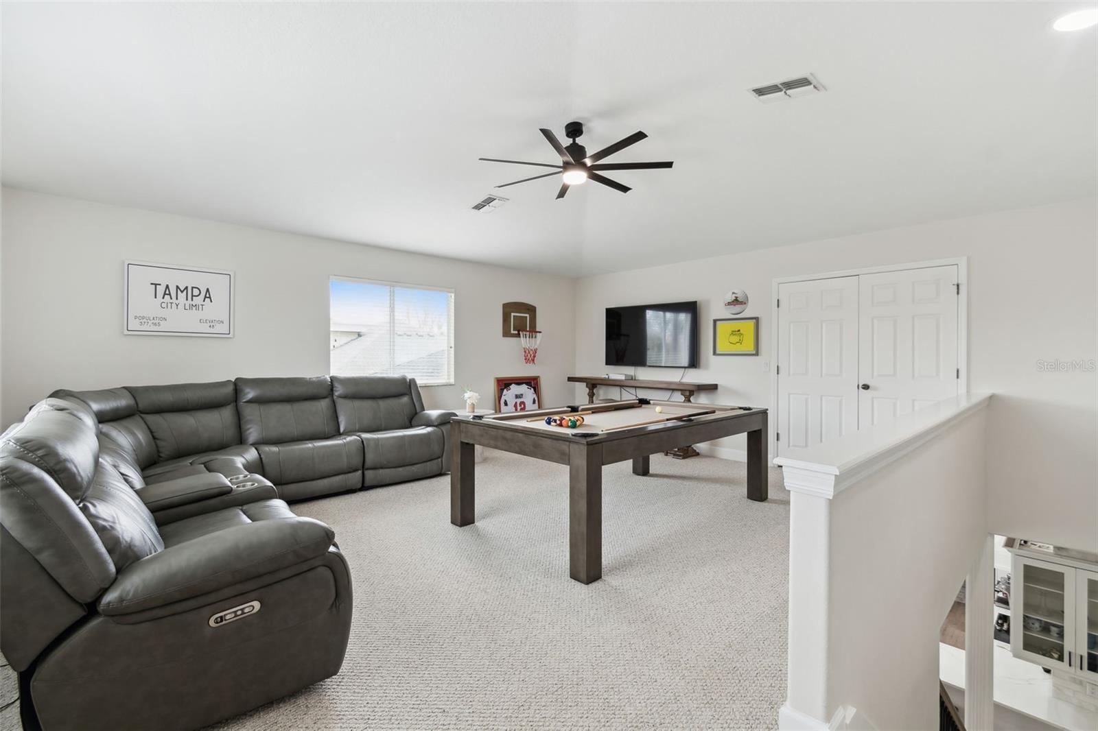 Listing photo id 13 for 2126 Larchwood Court