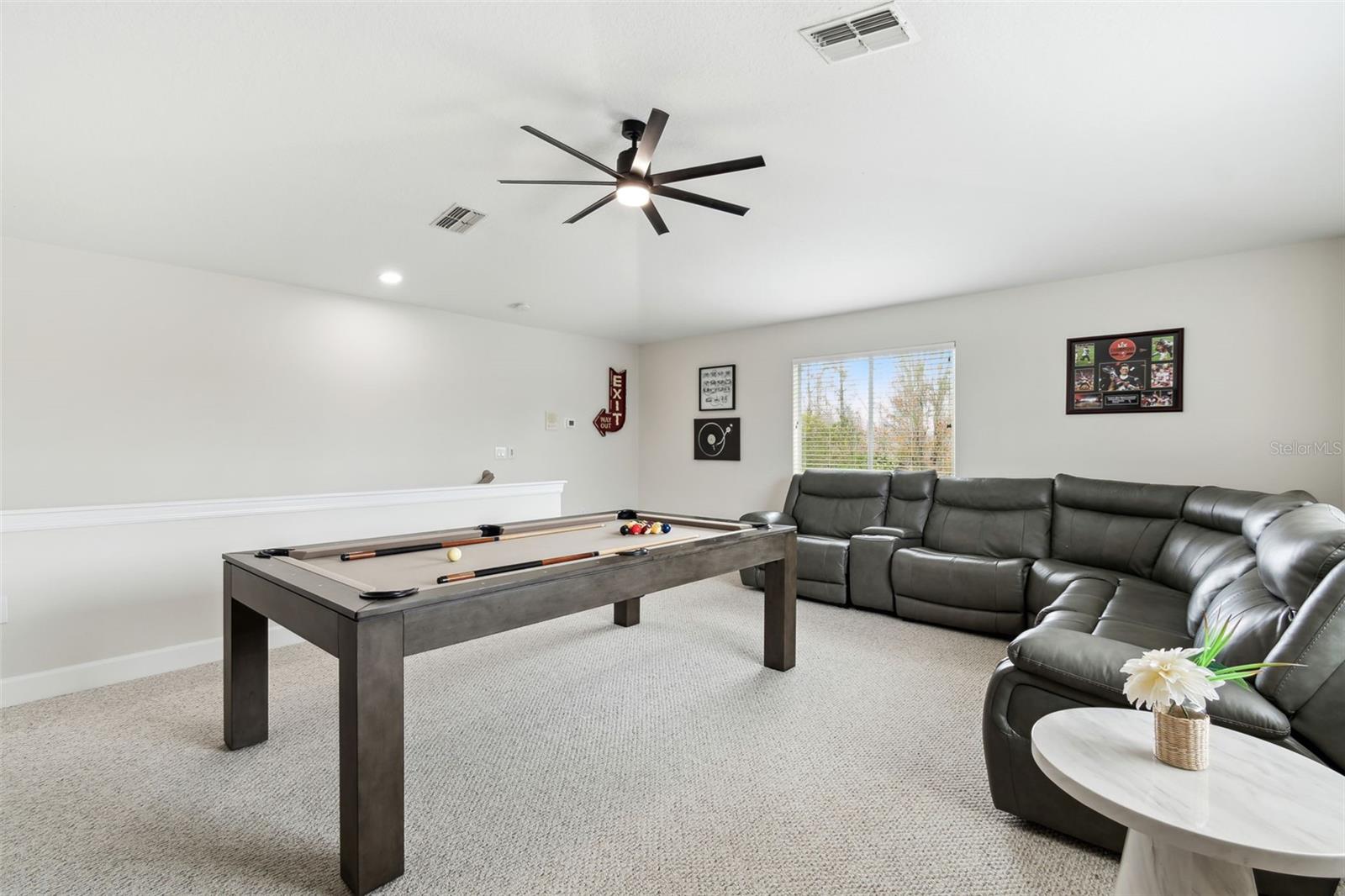 Listing photo id 14 for 2126 Larchwood Court