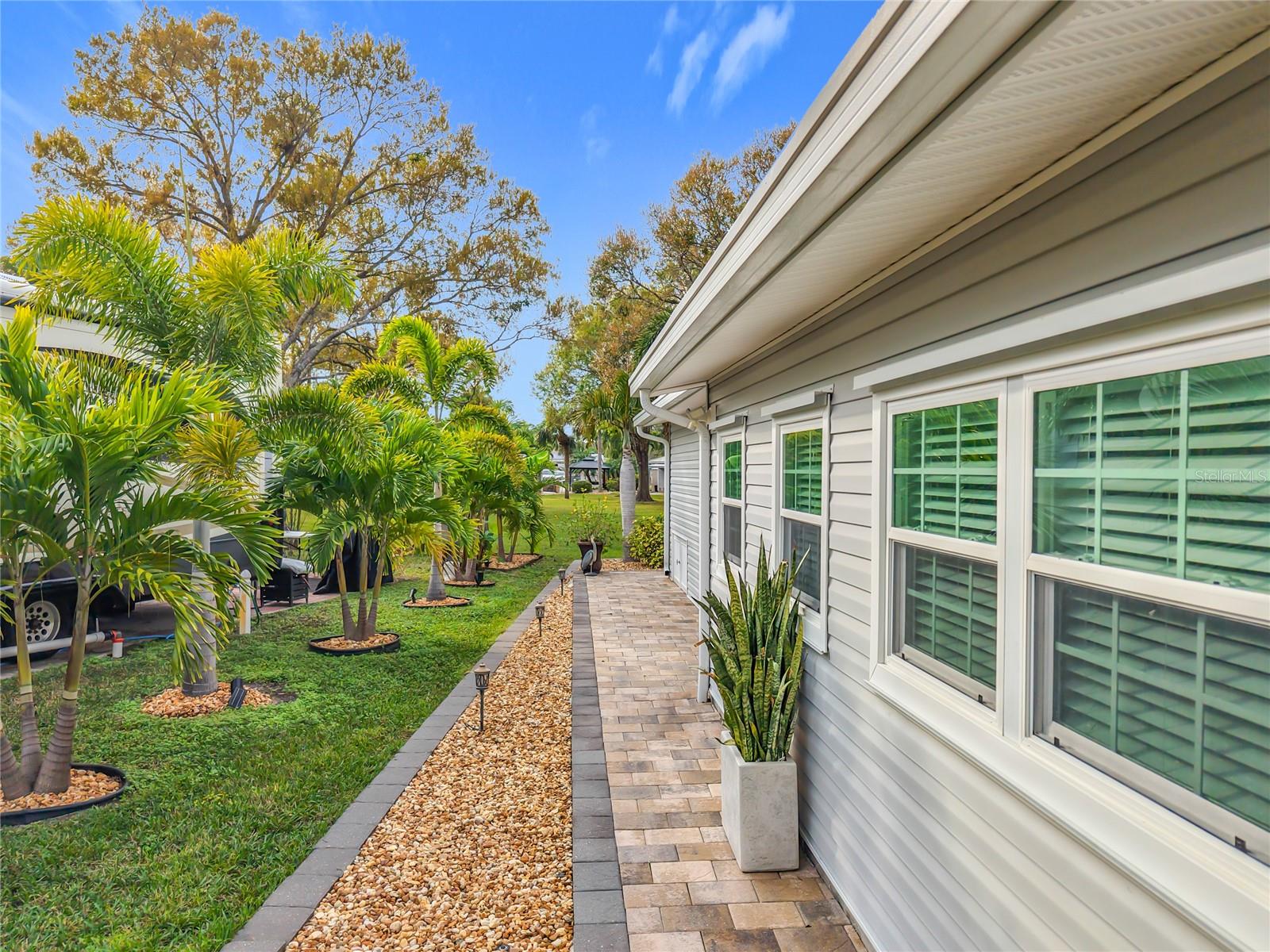 Image 4 of 83 For 10047 Parkwood Drive B51