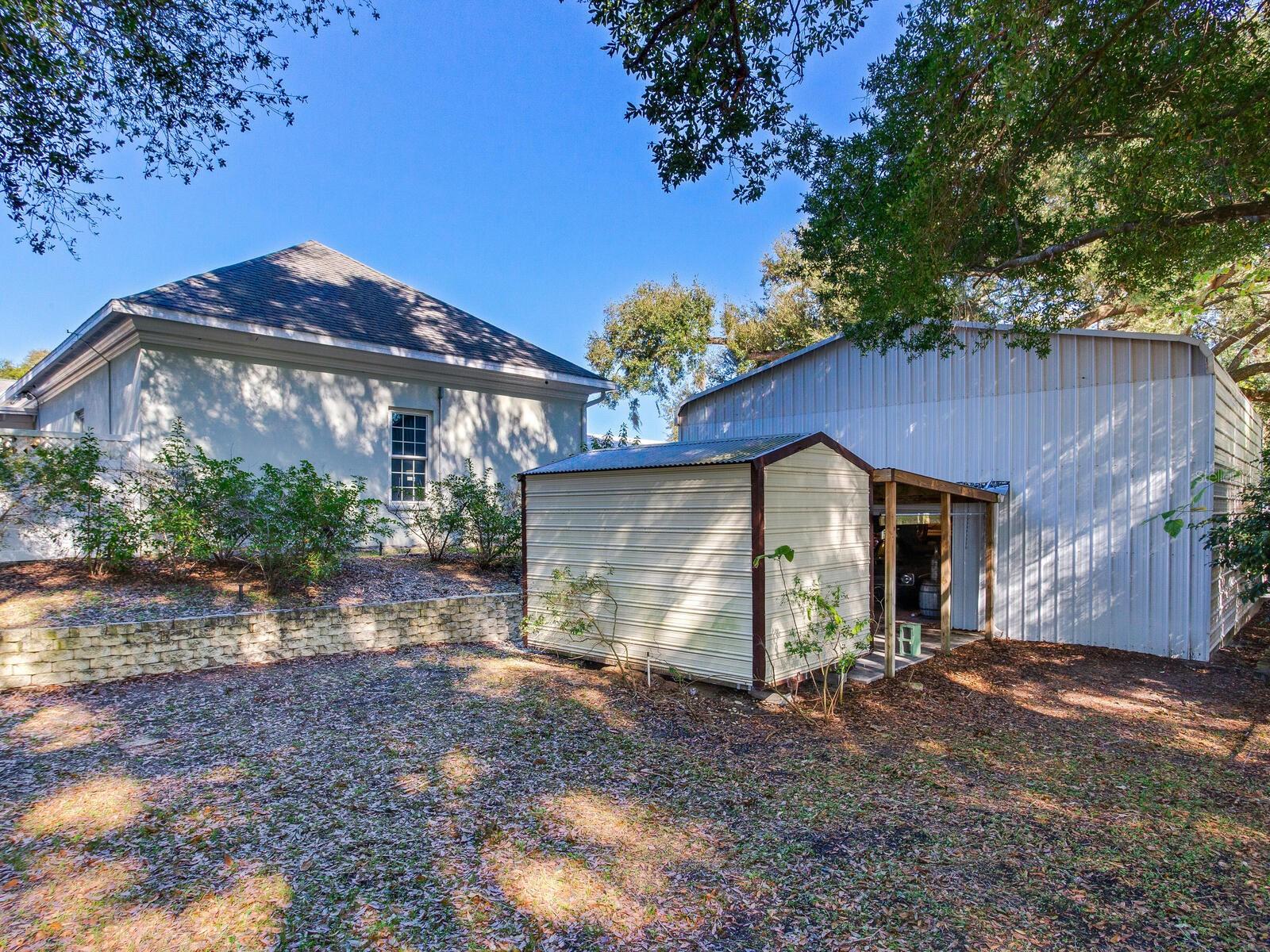 Listing photo id 82 for 1503 Limona Road