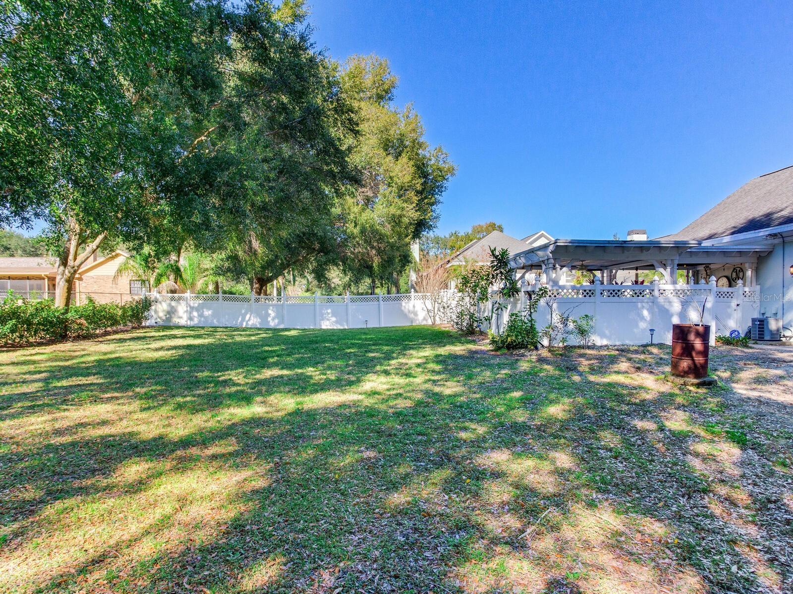 Listing photo id 86 for 1503 Limona Road