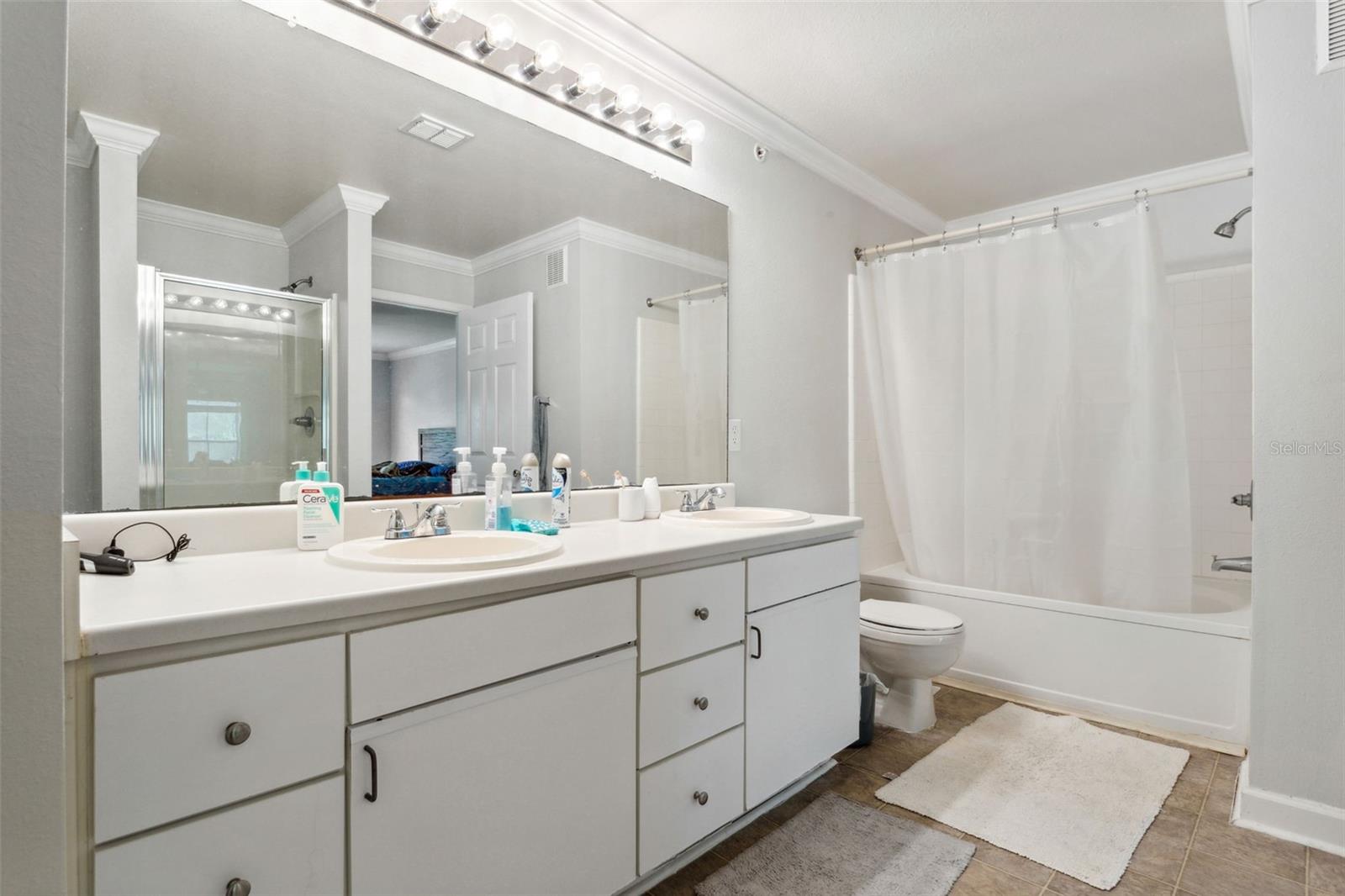Image 17 of 26 For 18119 Sterling Gate Circle 18119