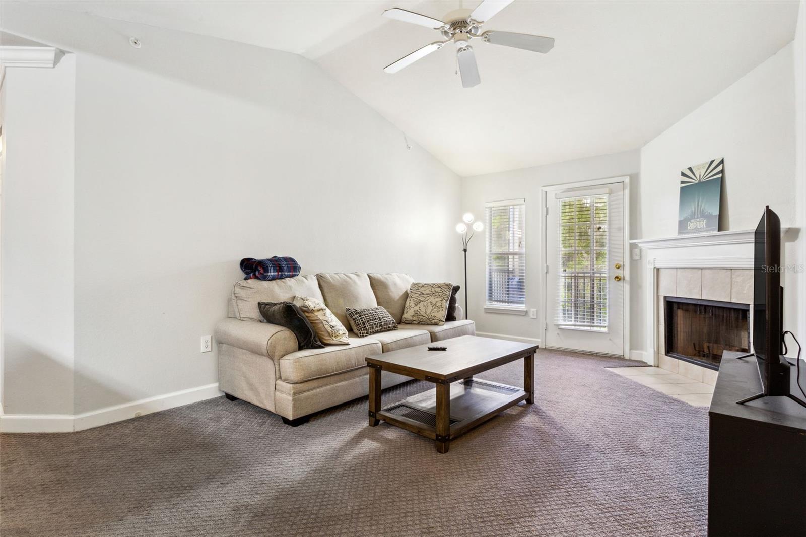 Image 4 of 26 For 18119 Sterling Gate Circle 18119