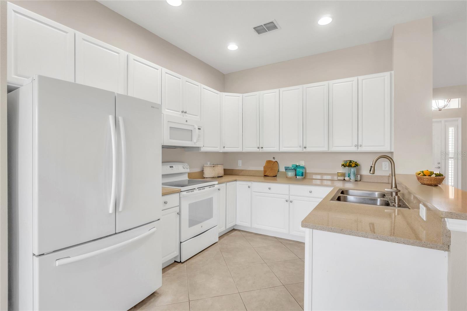 Image 11 of 41 For 16127 Cape Coral Drive