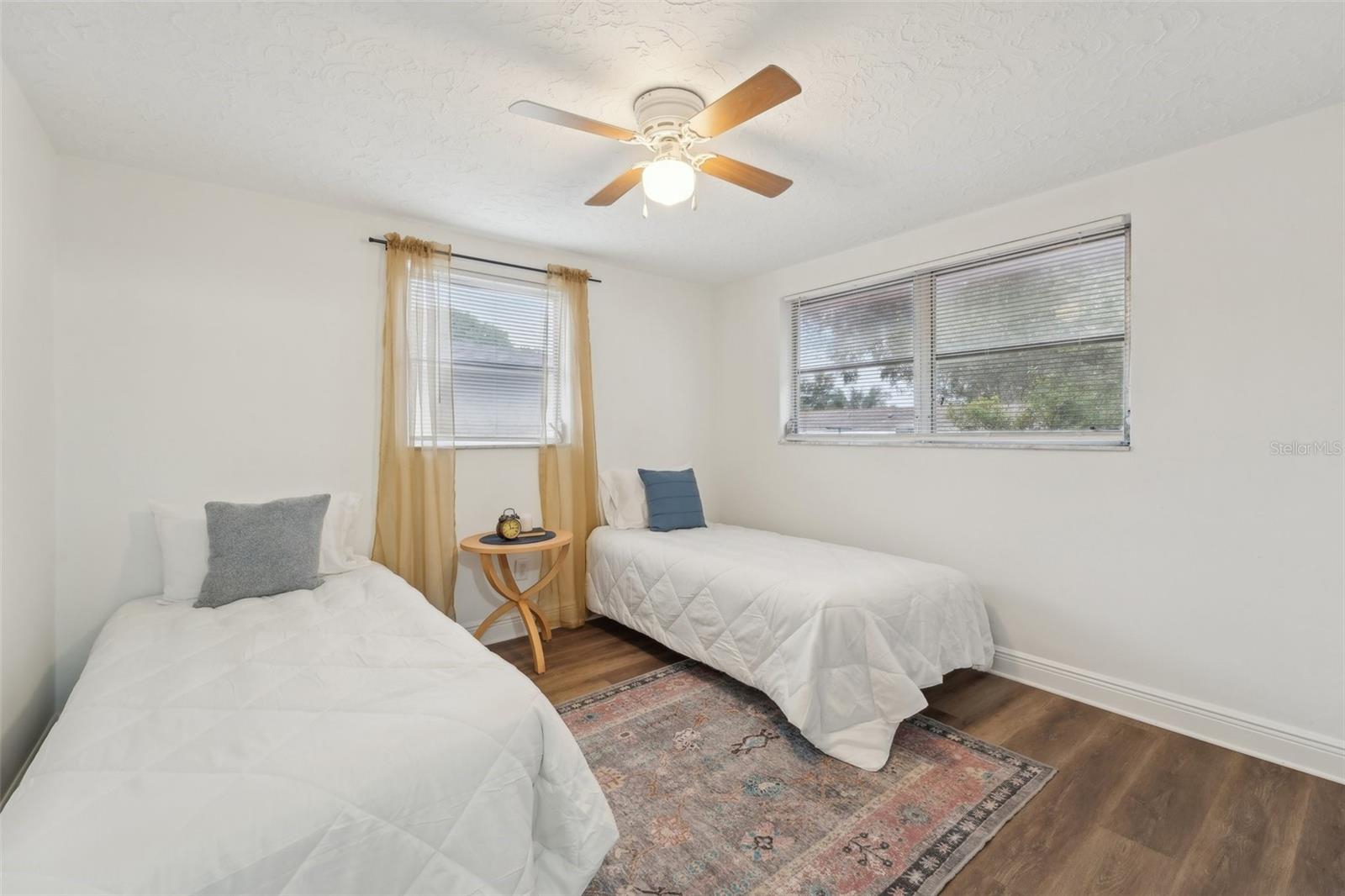 Listing photo id 25 for 4549 Madison Street