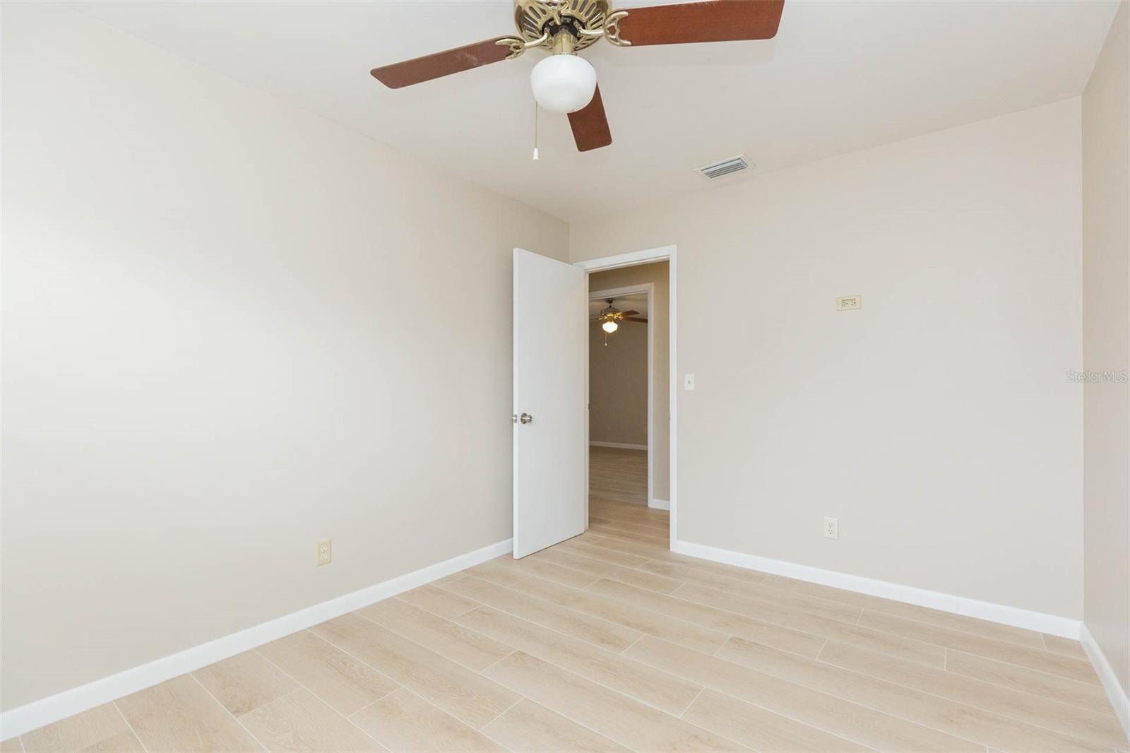 Image 22 of 41 For 8310 Archwood Circle