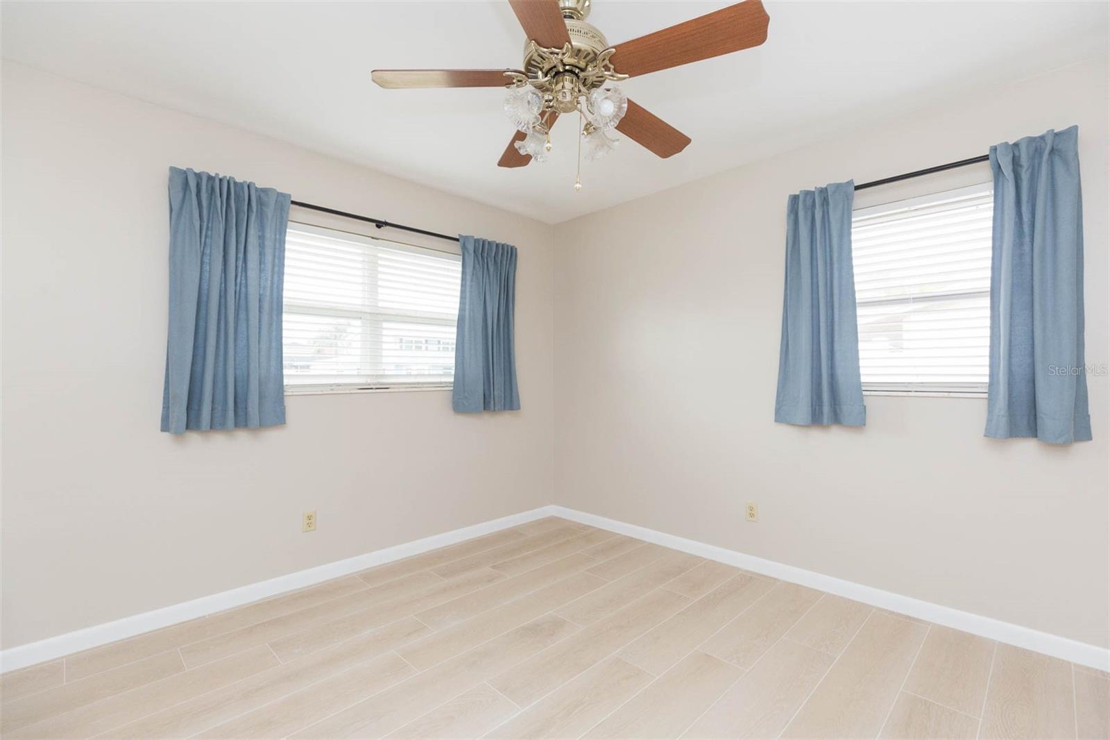 Image 23 of 41 For 8310 Archwood Circle