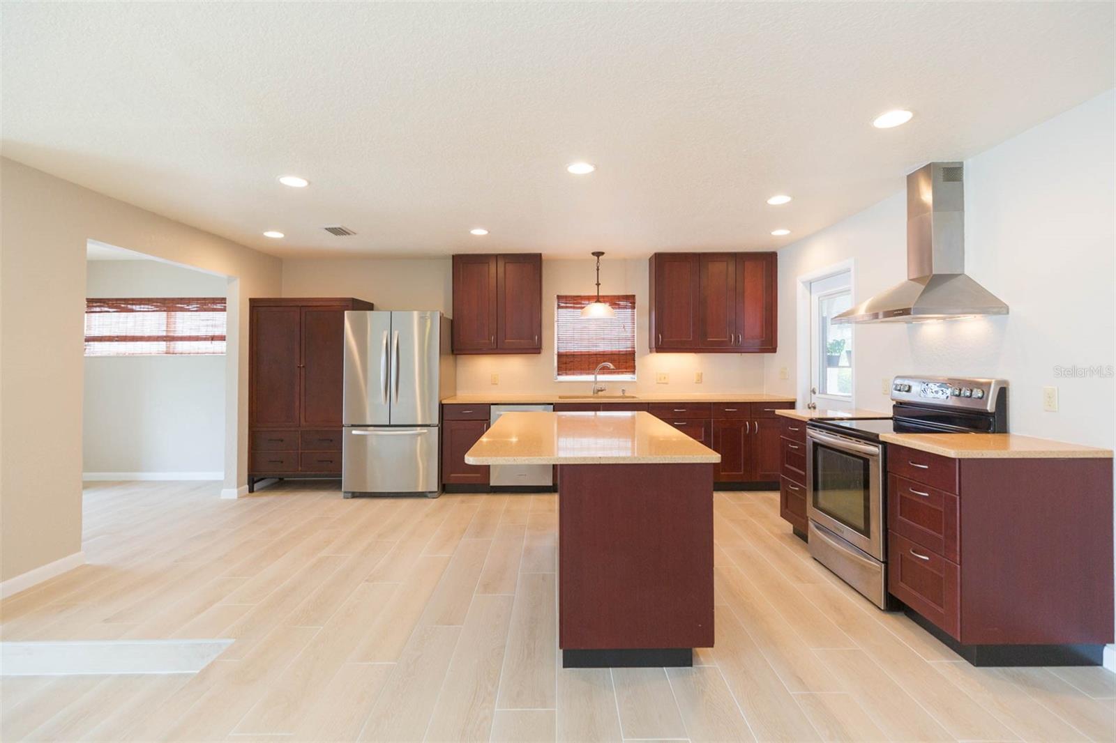 Image 3 of 41 For 8310 Archwood Circle