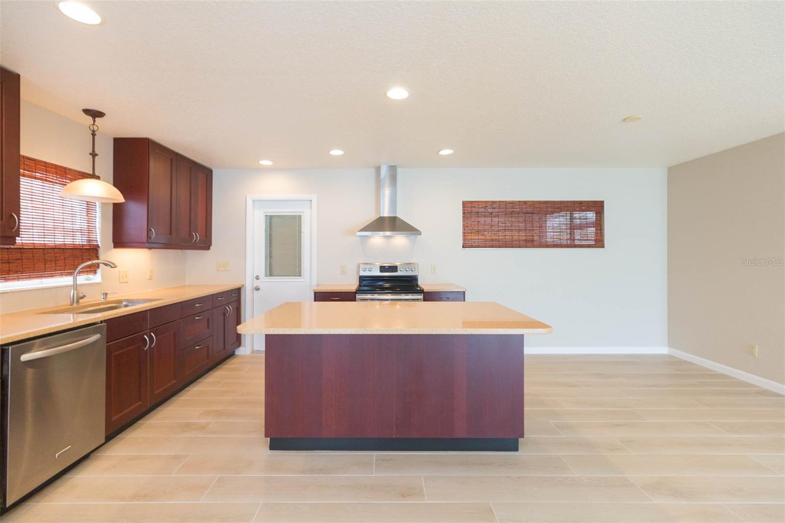 Image 7 of 41 For 8310 Archwood Circle