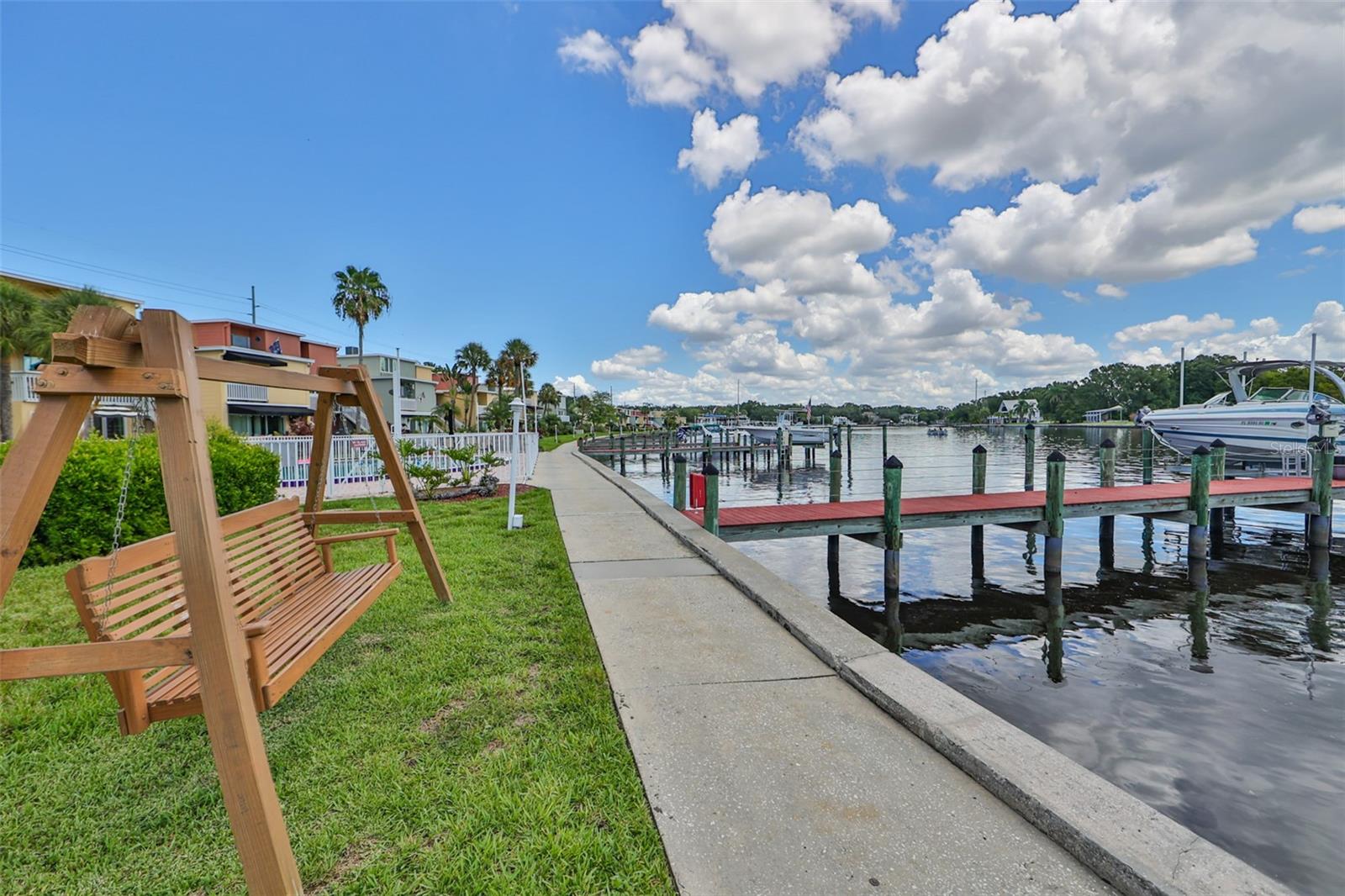 Listing photo id 9 for 2424 Tampa Bay Boulevard B201