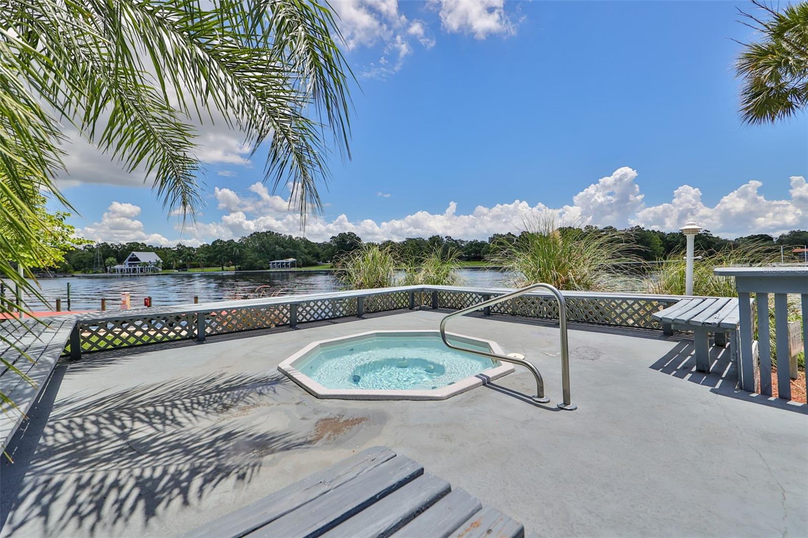 Listing photo id 11 for 2424 Tampa Bay Boulevard B201