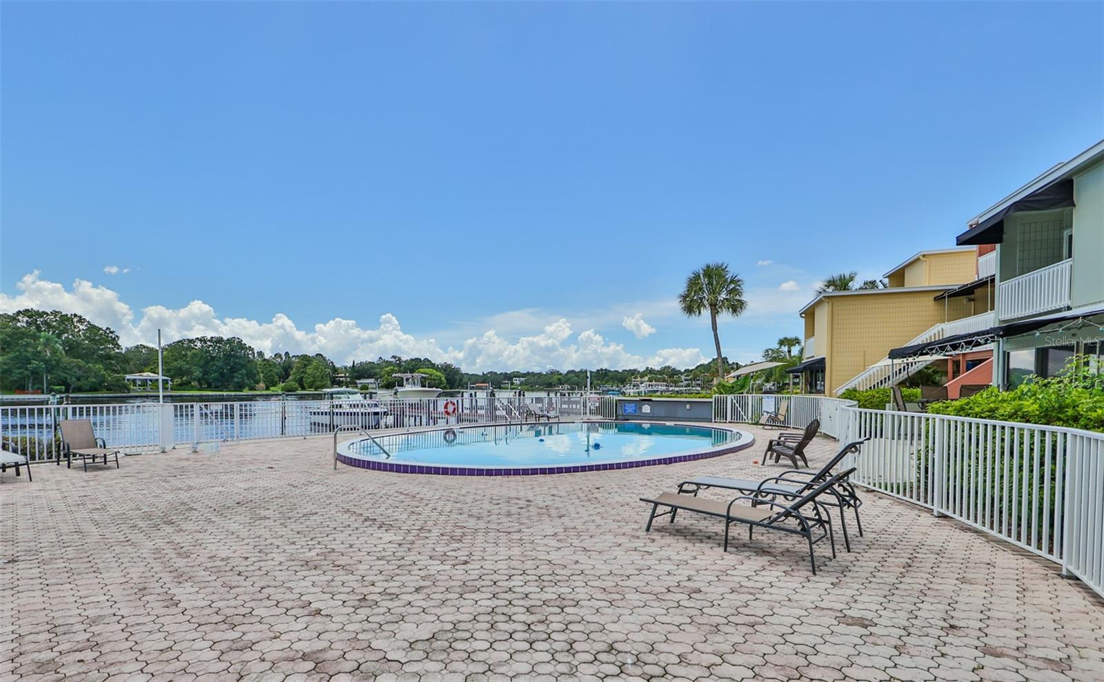 Listing photo id 14 for 2424 Tampa Bay Boulevard B201