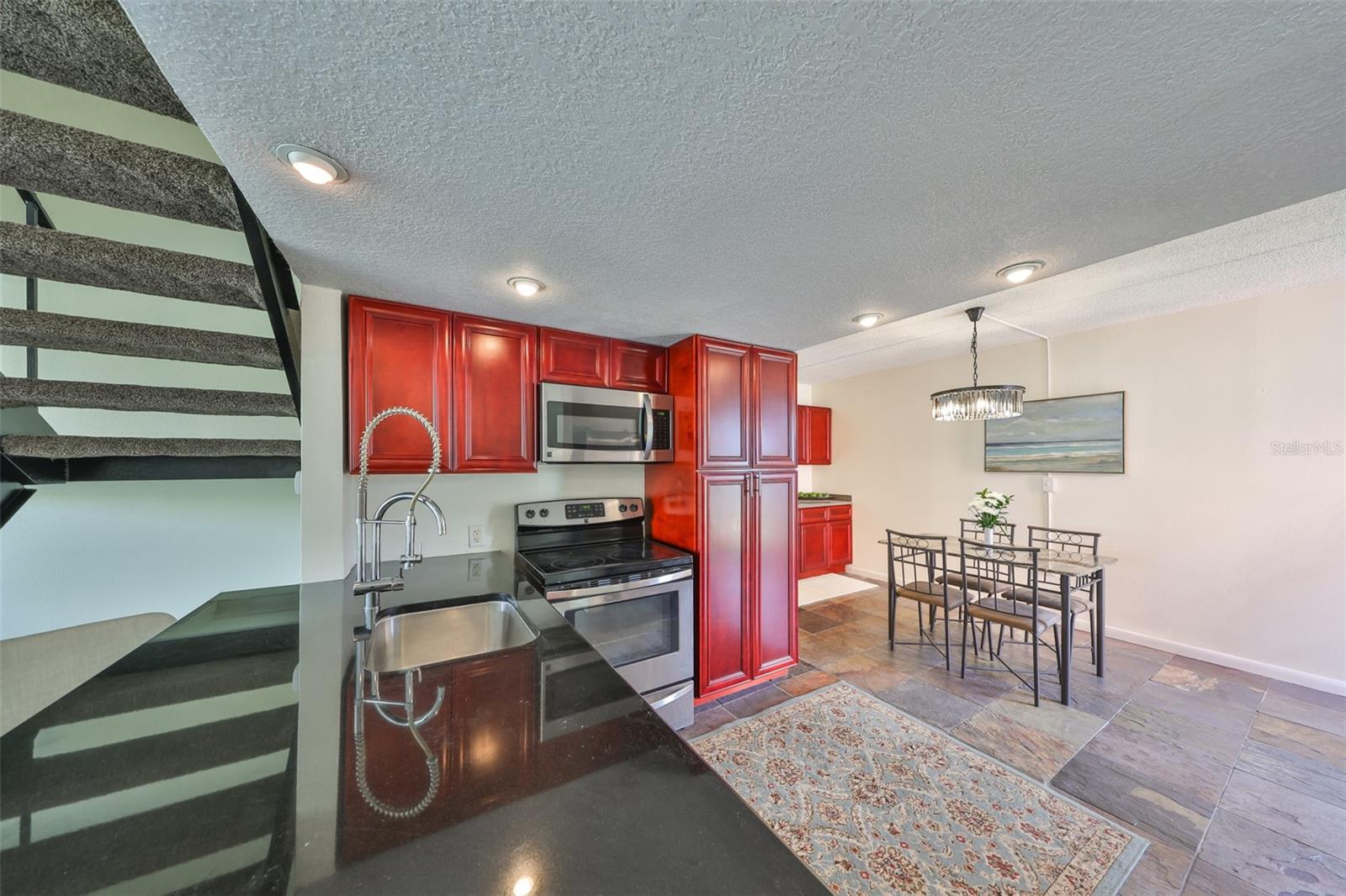 Listing photo id 17 for 2424 Tampa Bay Boulevard B201