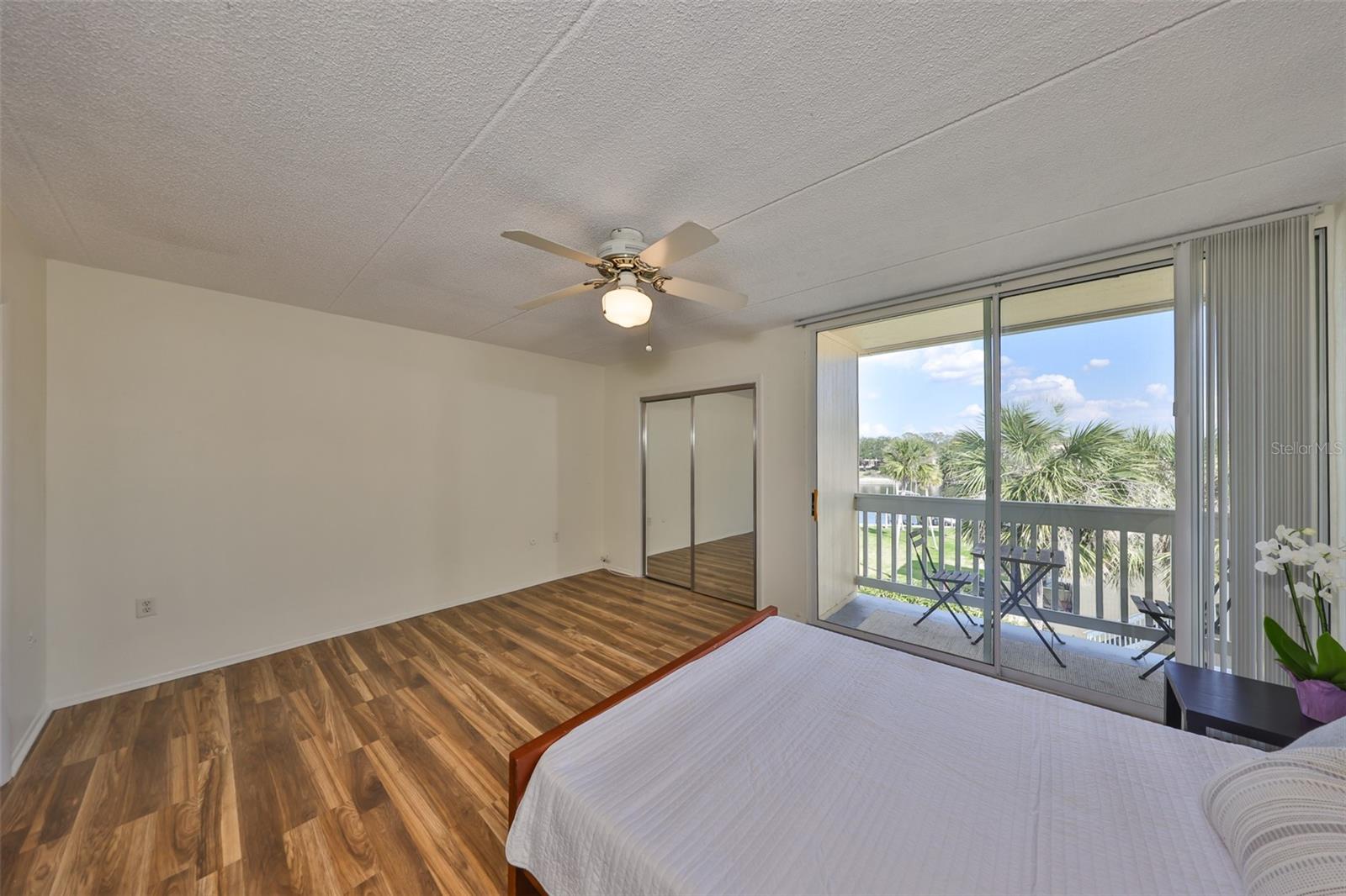 Listing photo id 31 for 2424 Tampa Bay Boulevard B201