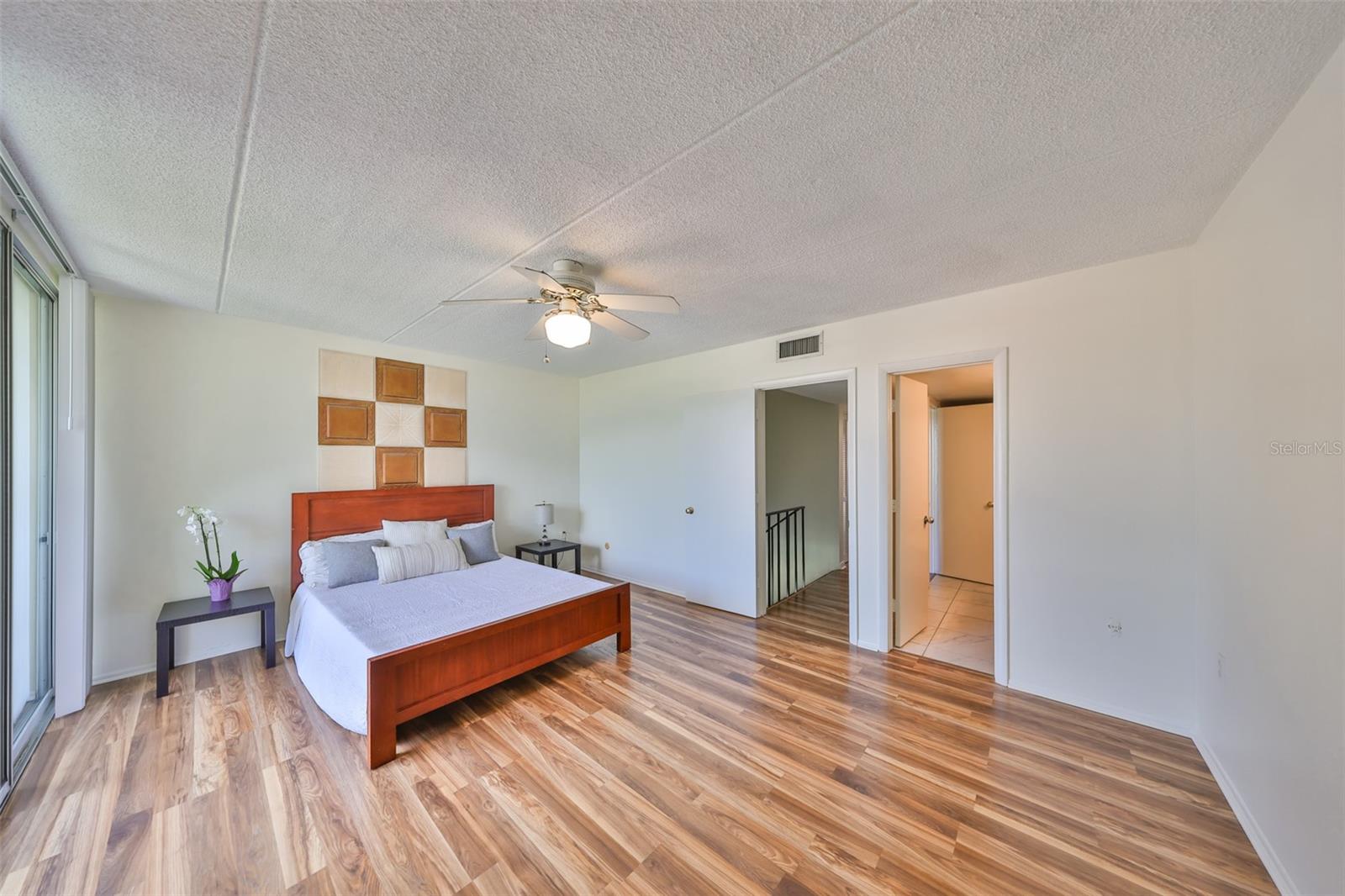 Listing photo id 32 for 2424 Tampa Bay Boulevard B201