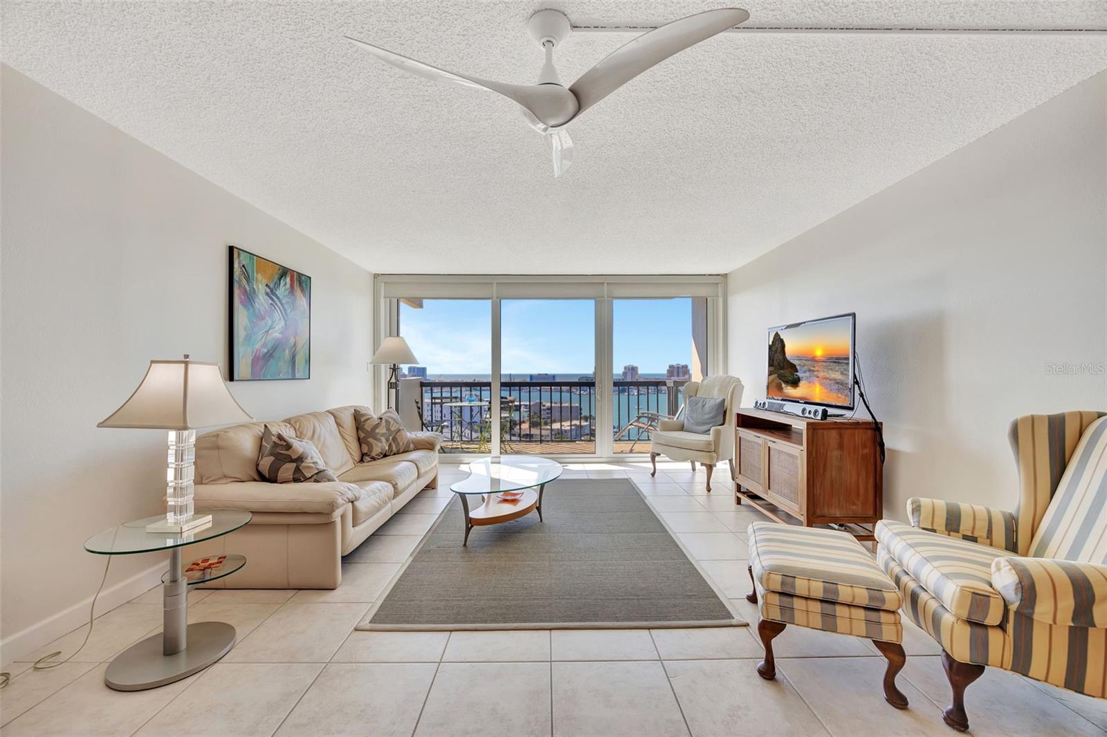 Listing photo id 2 for 400 Island Way 1404