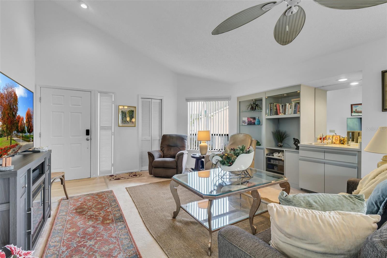 Listing photo id 13 for 11961 Edgeview Court 11961