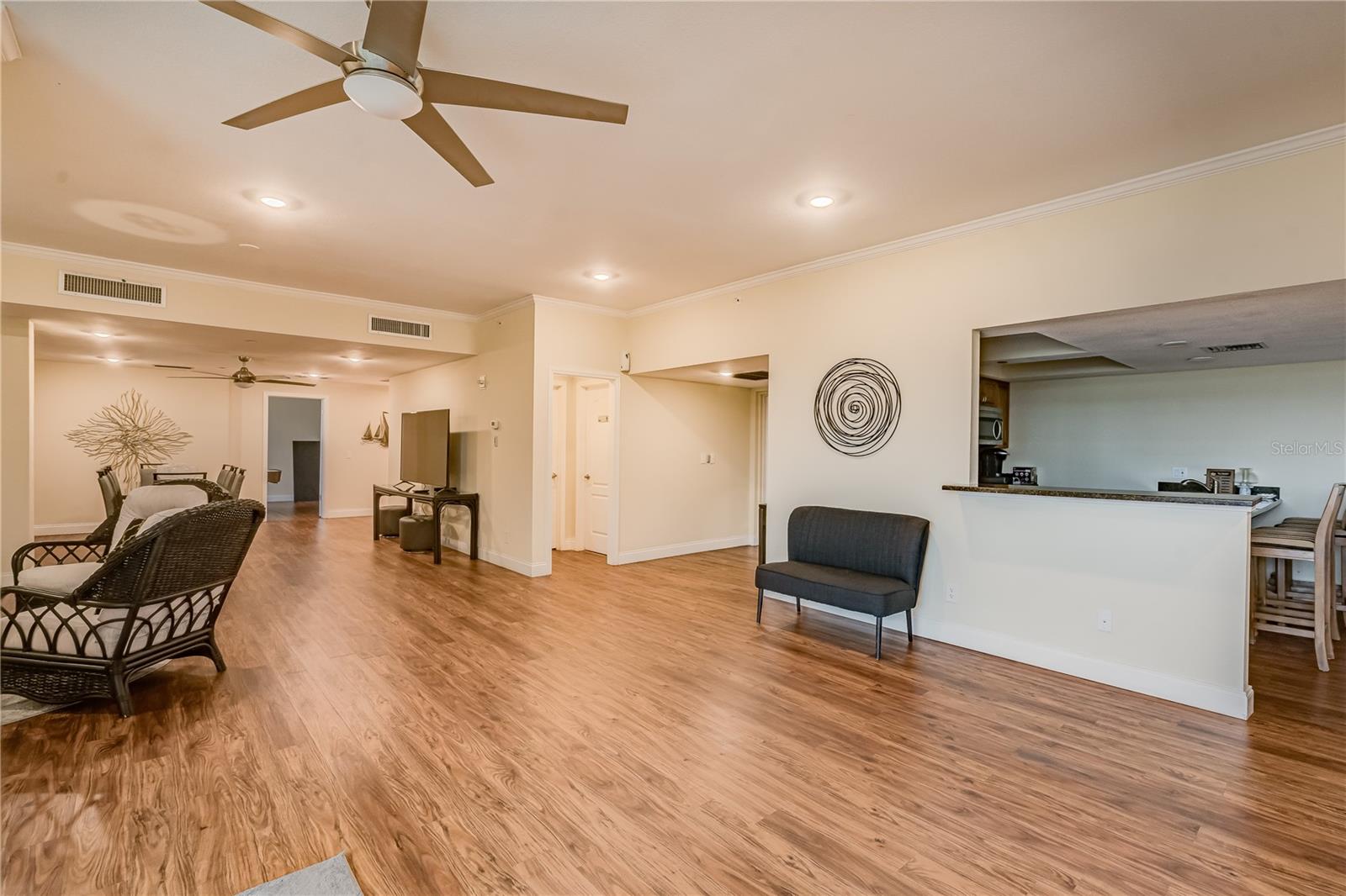 Image 39 of 41 For 700 Island Way 504
