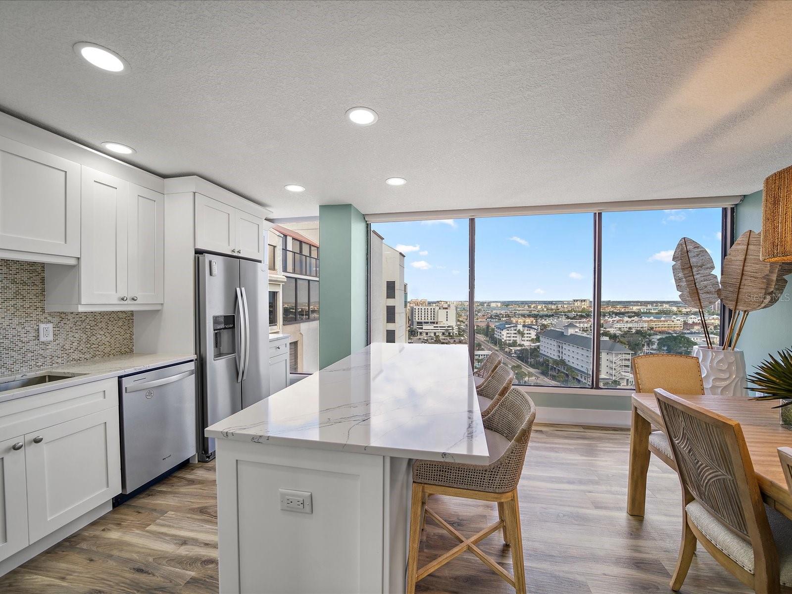 Listing photo id 10 for 450 Gulfview Boulevard S 1708