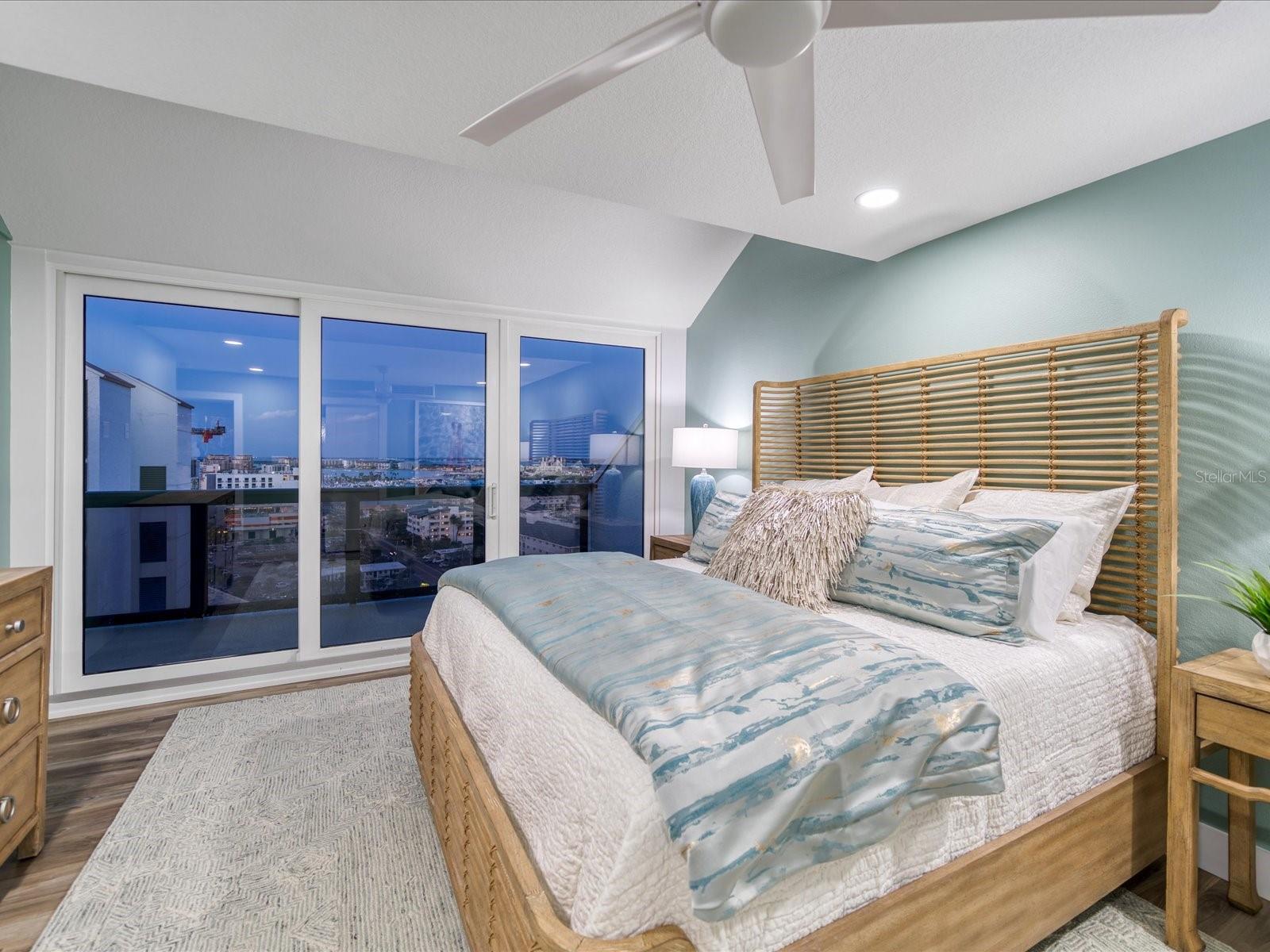 Listing photo id 21 for 450 Gulfview Boulevard S 1708