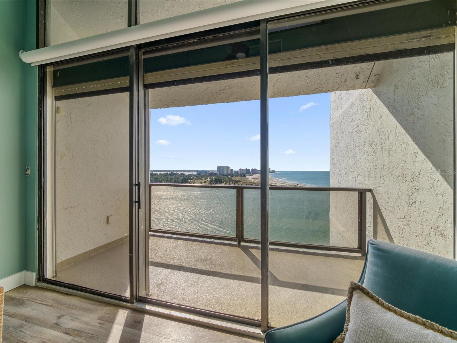 Listing photo id 41 for 450 Gulfview Boulevard S 1708