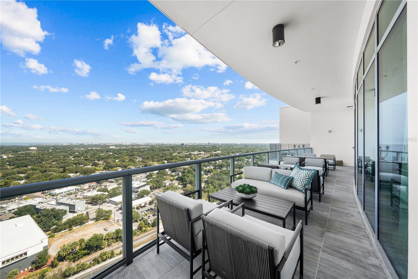 Listing photo id 20 for 2910 Barcelona Street 2102