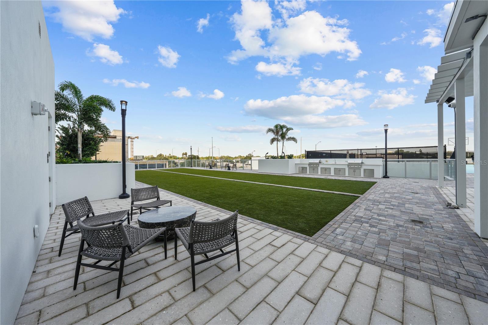 Listing photo id 26 for 2910 Barcelona Street 2102