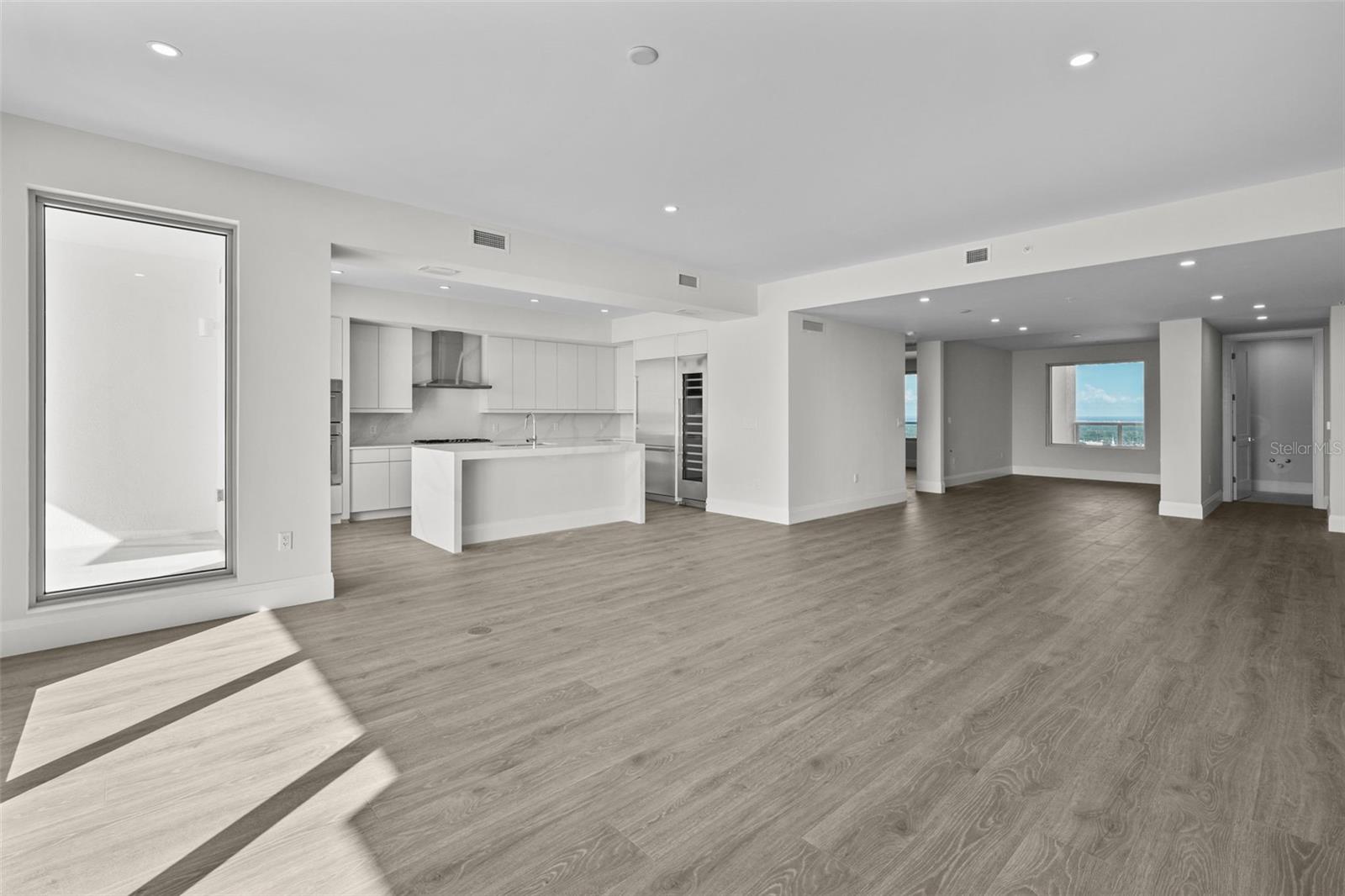 Listing photo id 69 for 2910 Barcelona Street 2102