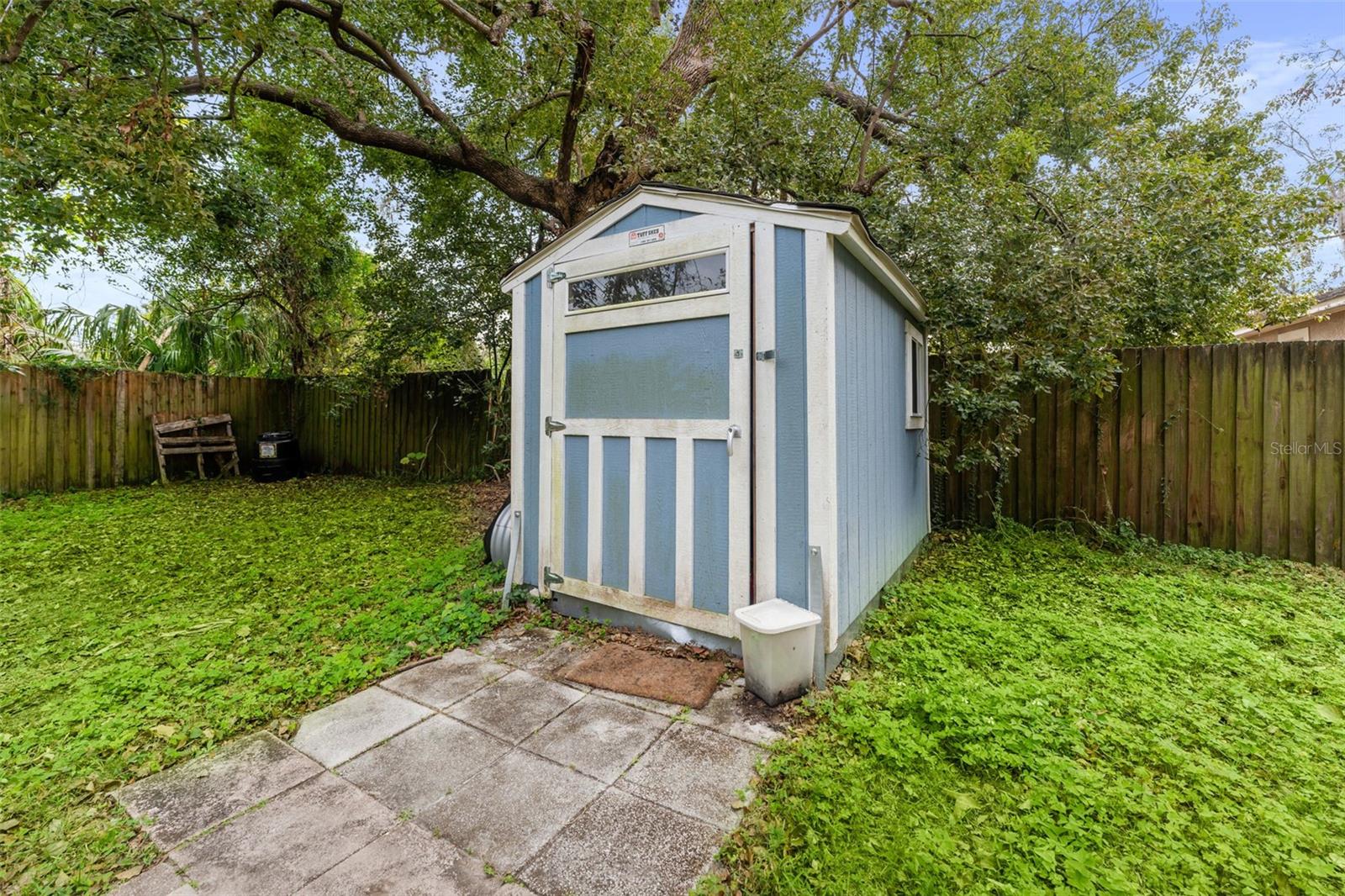 Listing photo id 20 for 6405 Julie Street