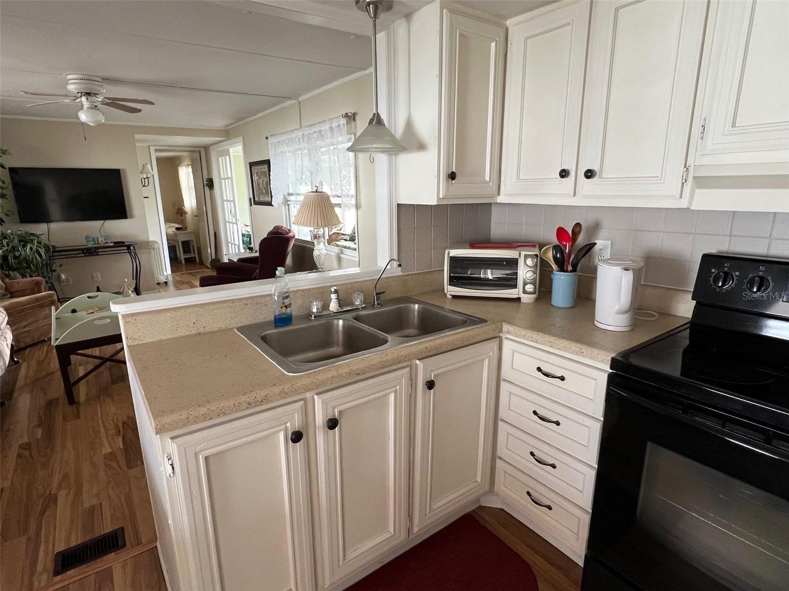 Image 5 of 25 For 11300 124th Avenue 165