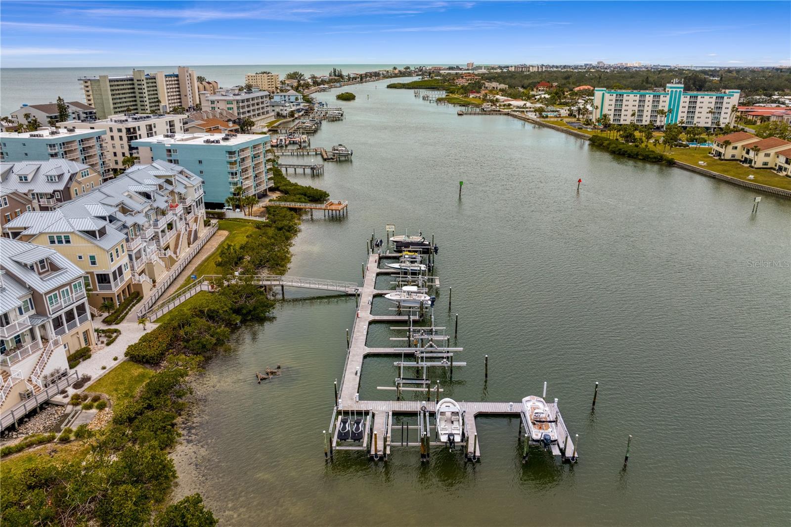 Image 32 of 100 For 19915 Gulf Boulevard 303