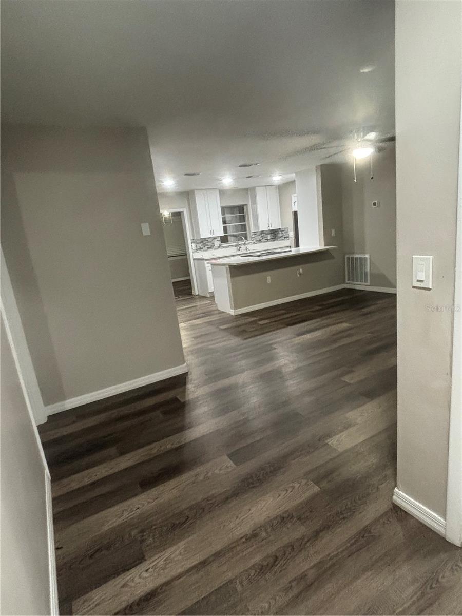 Listing photo id 2 for 17 Jefferson Street