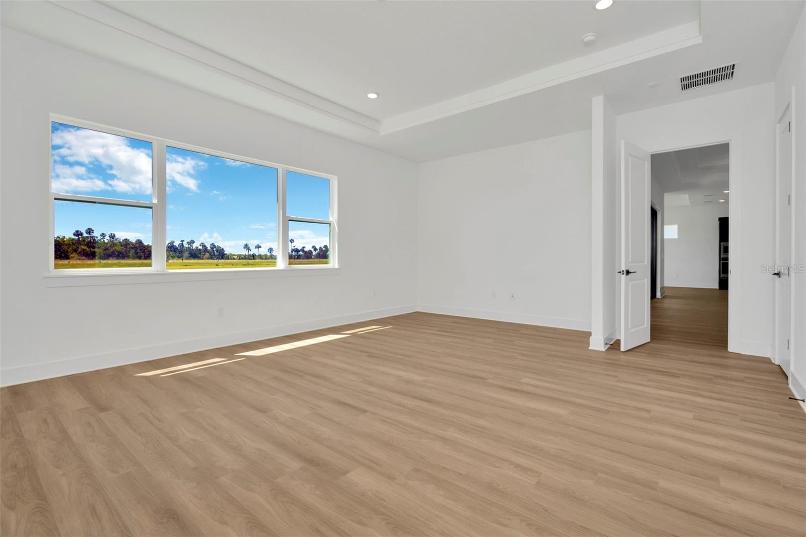 Listing photo id 17 for 8347 Golden Beach Court