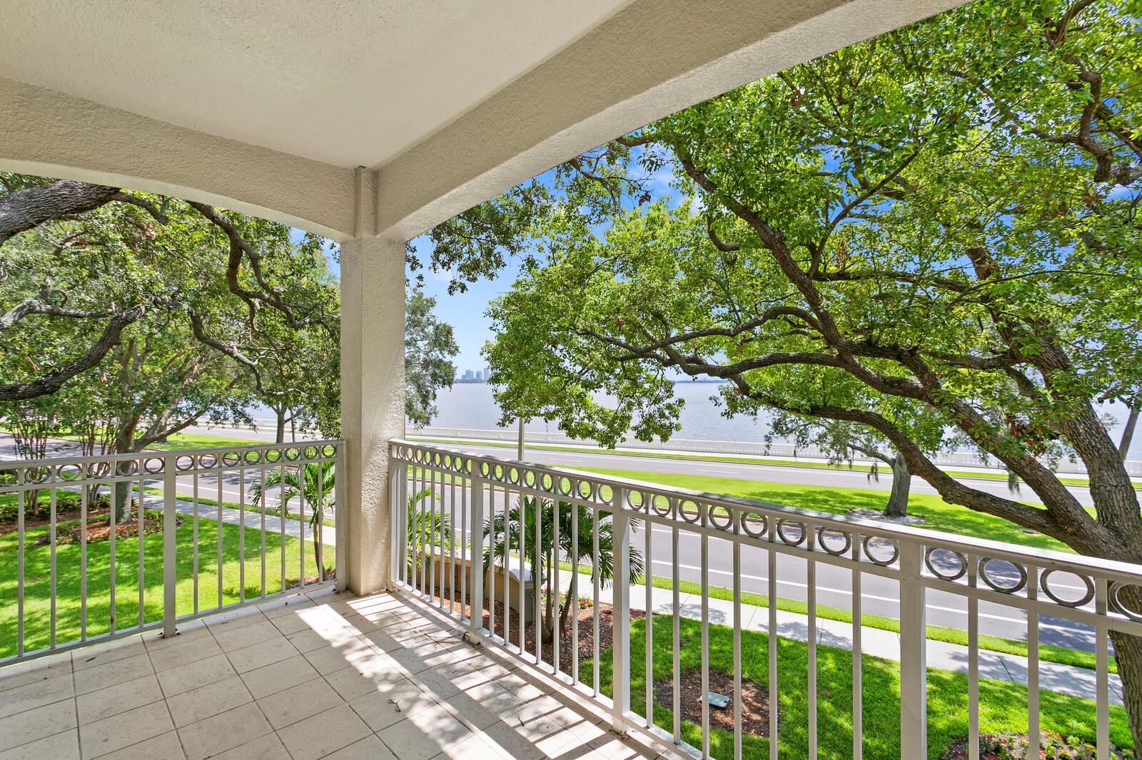 Image 16 of 69 For 3507 Bayshore Boulevard 102