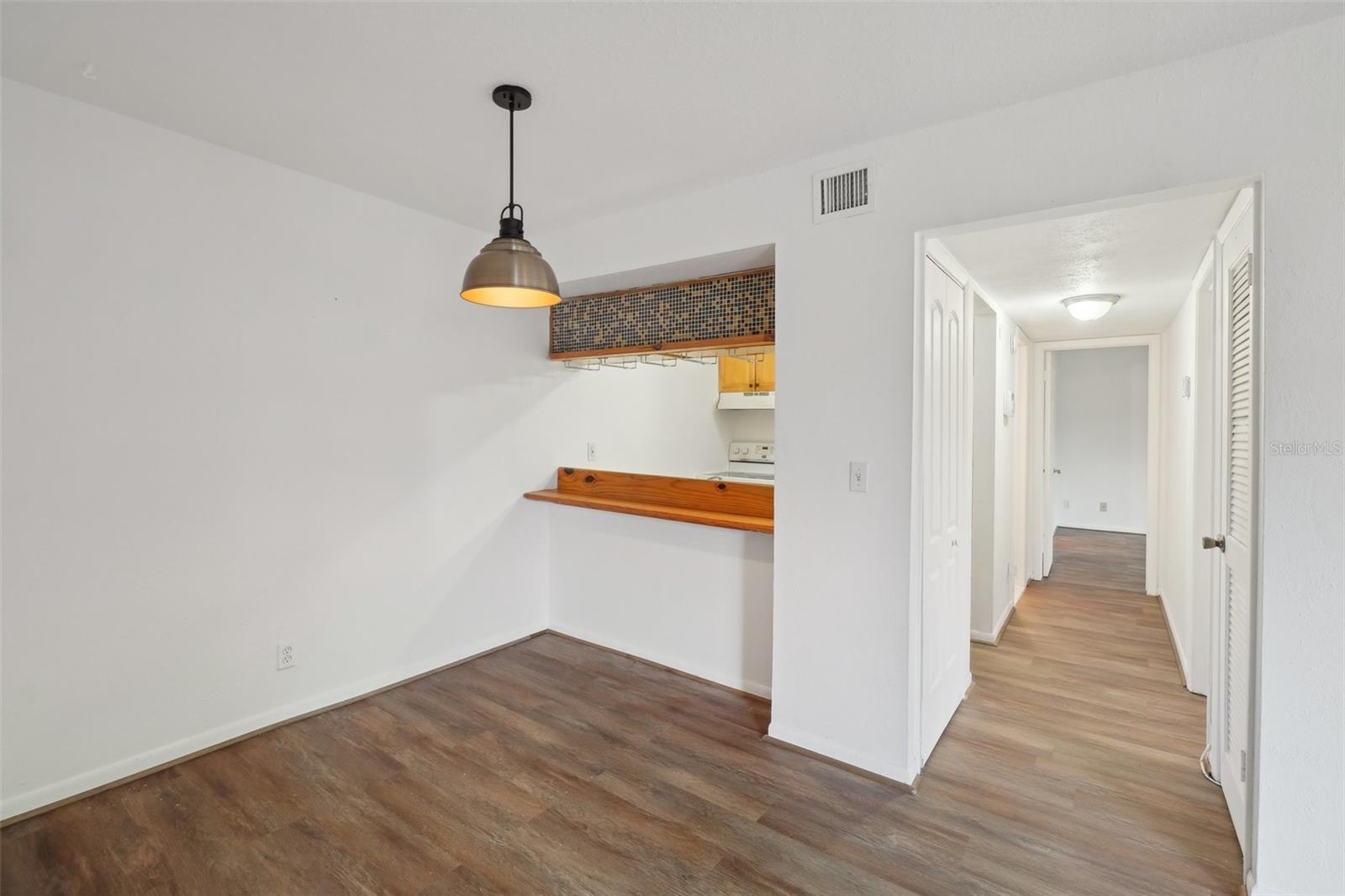 Listing photo id 9 for 1799 Highland Avenue 136