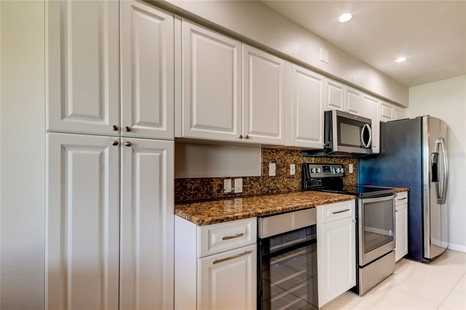 Image 17 of 64 For 1125 Pinellas Bayway S 304