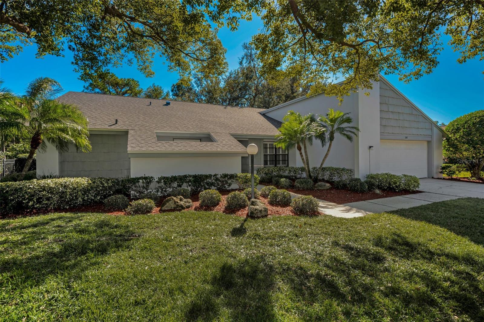 Listing photo id 3 for 3147 Hyde Park Drive