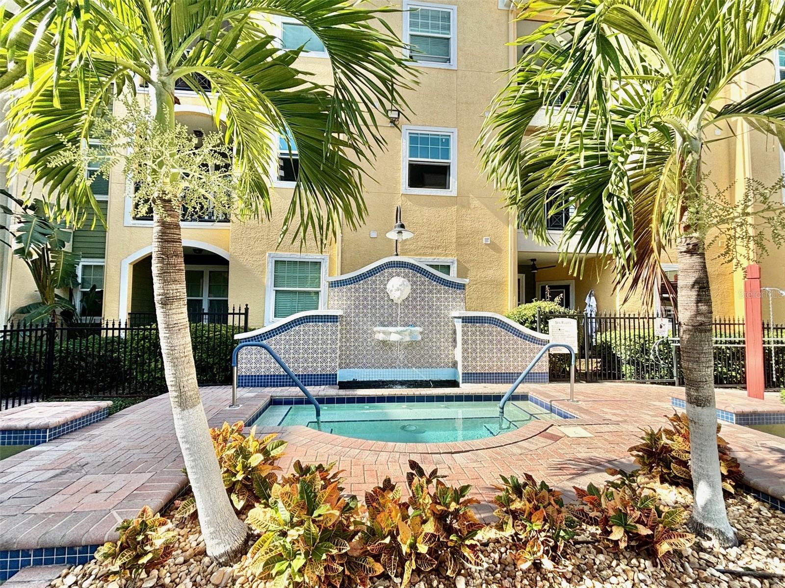 Listing photo id 18 for 2010 Palm Avenue 14304