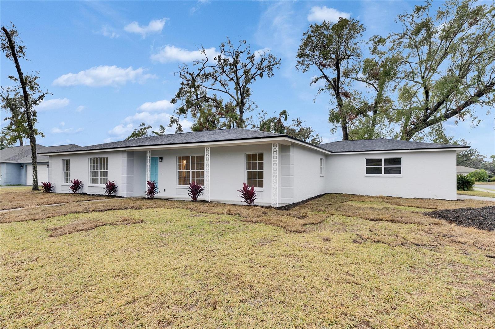 Listing photo id 2 for 2901 Forestwood Drive