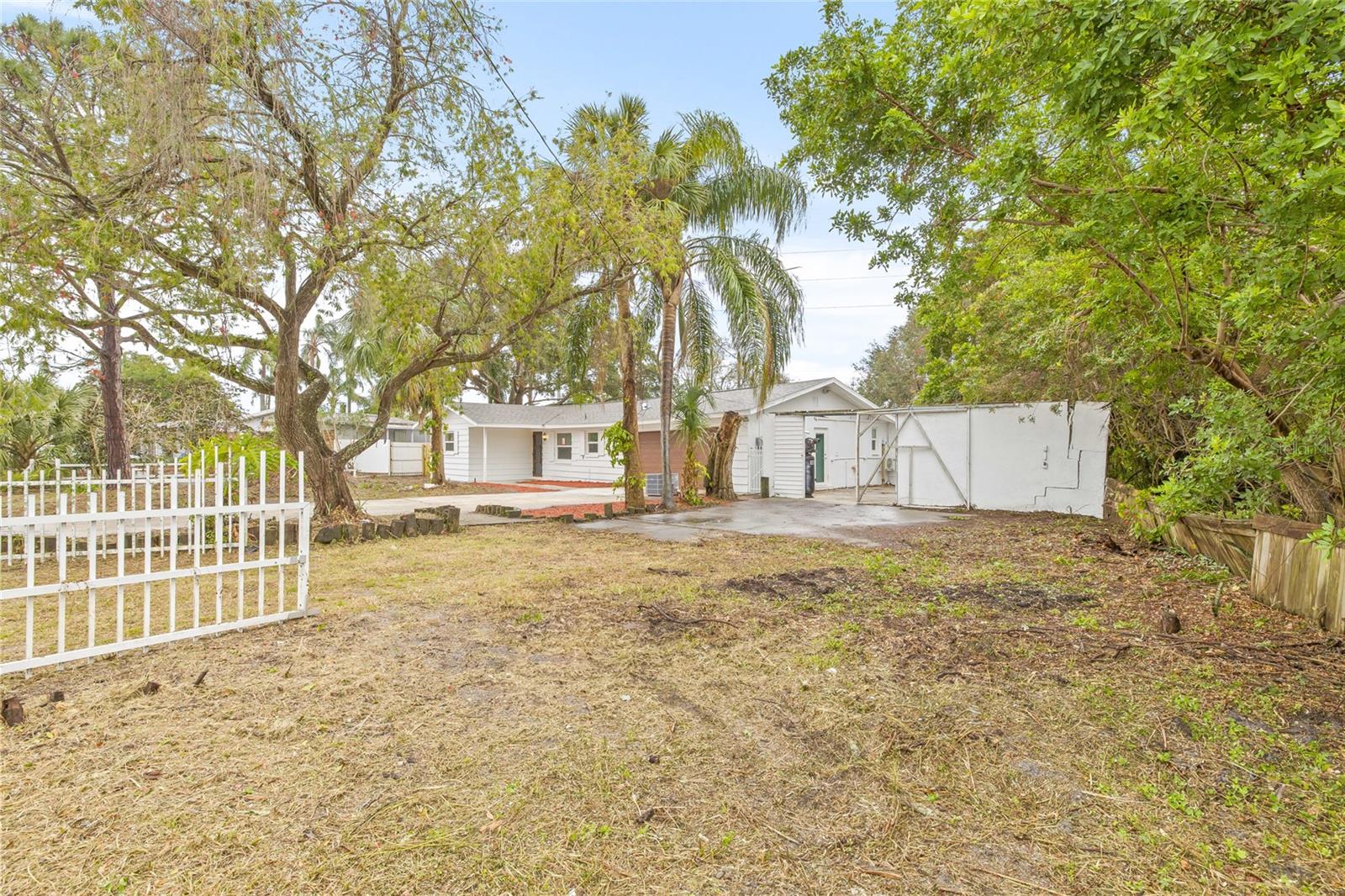 Listing photo id 47 for 2255 Lagoon Circle