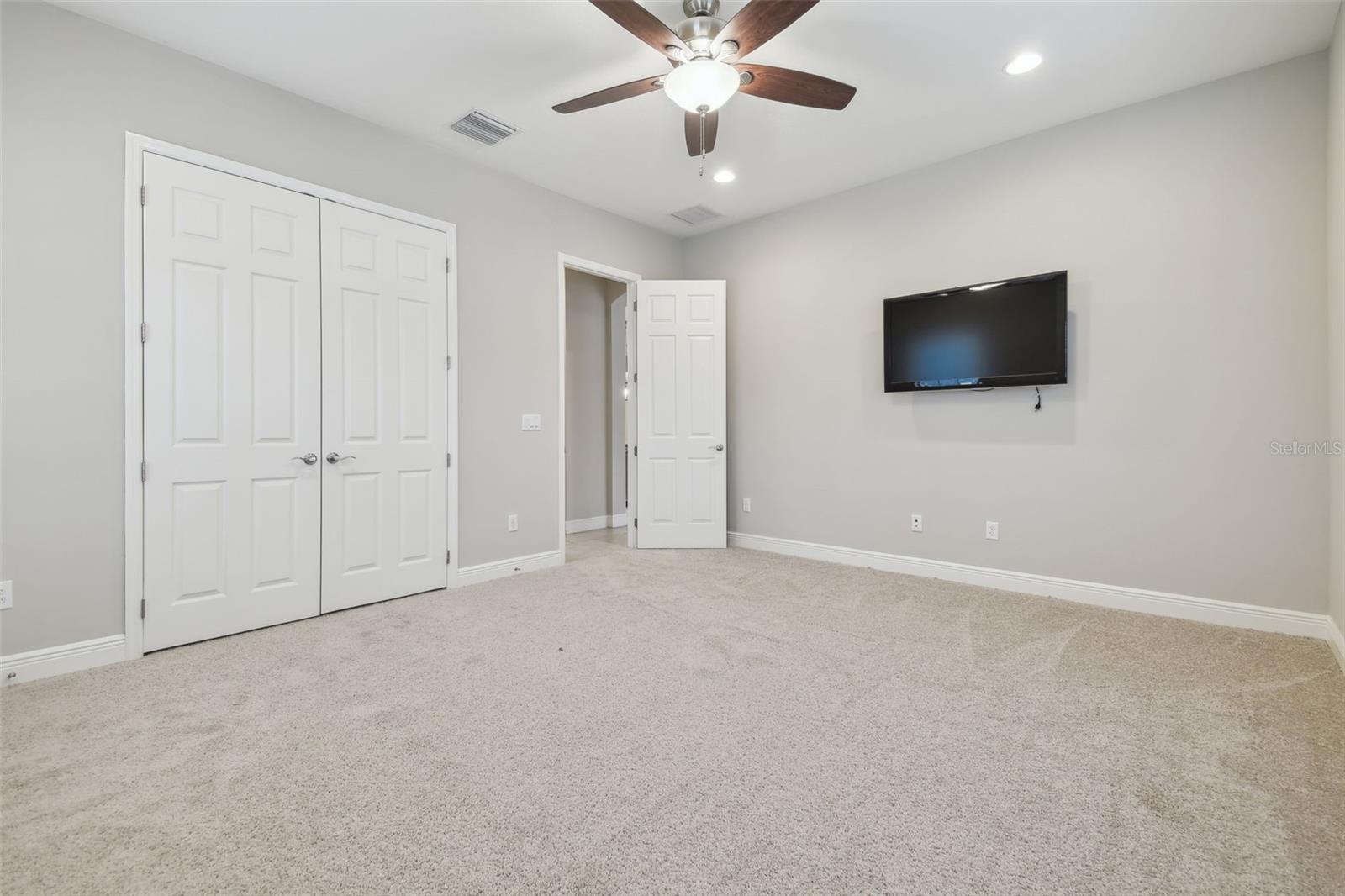 Listing photo id 28 for 10825 Charmwood Drive