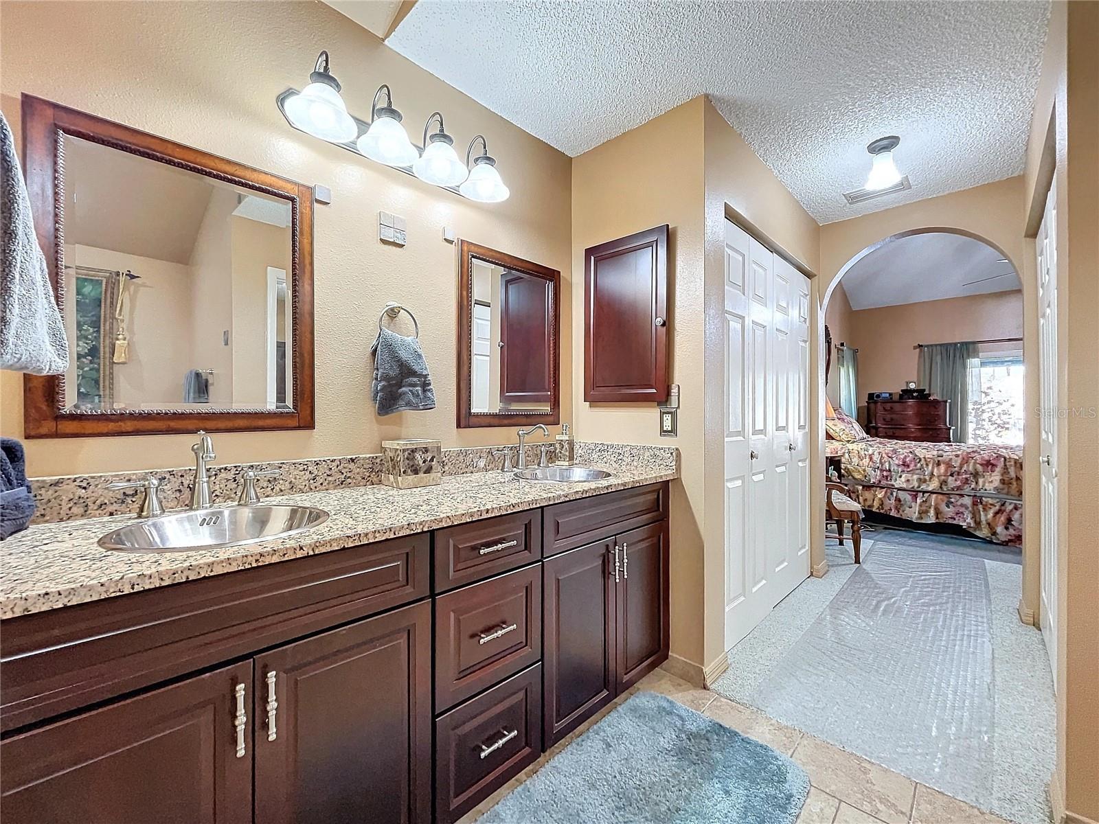 Listing photo id 25 for 1334 Windsor Way