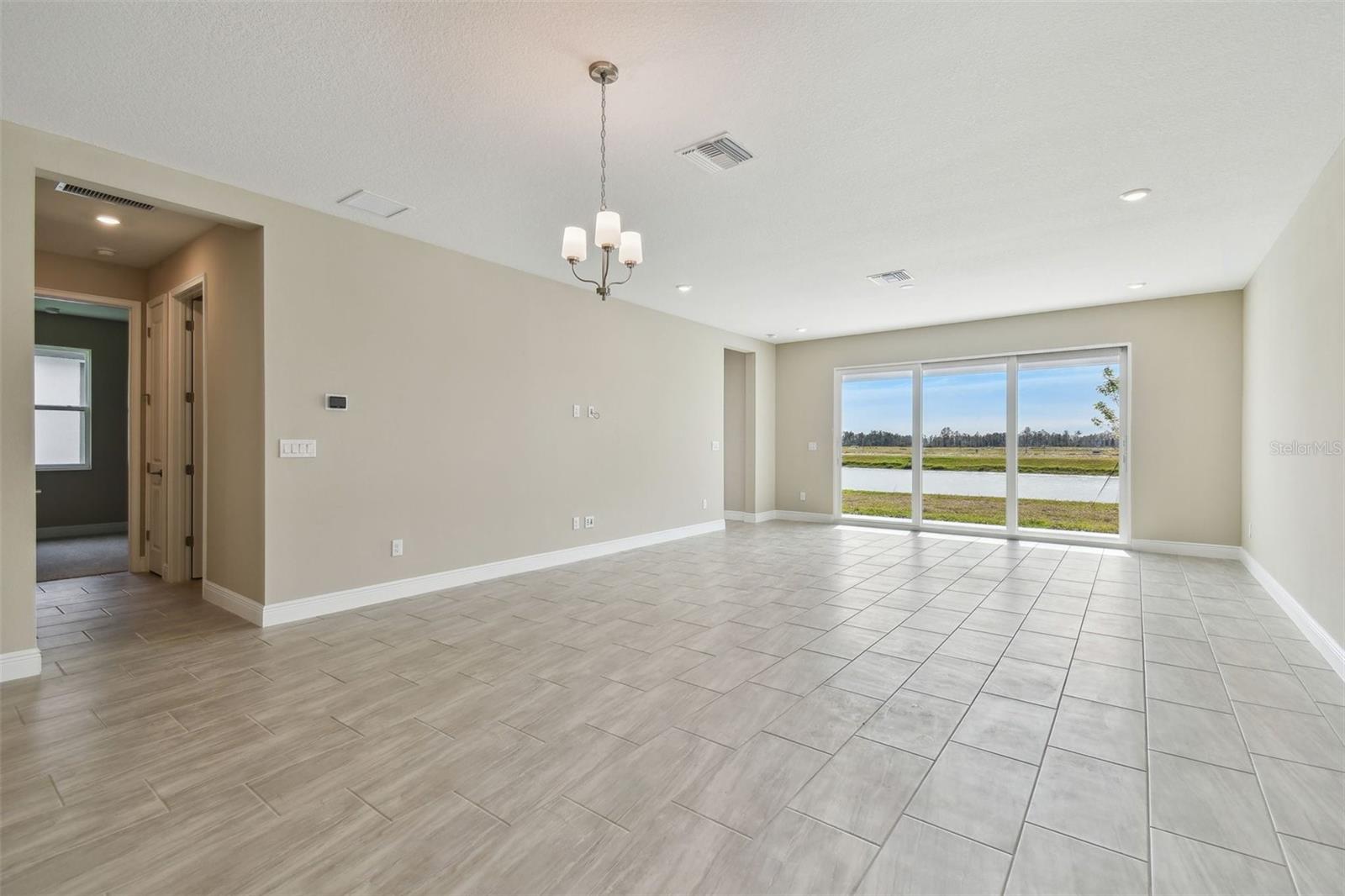 Listing photo id 8 for 2416 Wise River Lane
