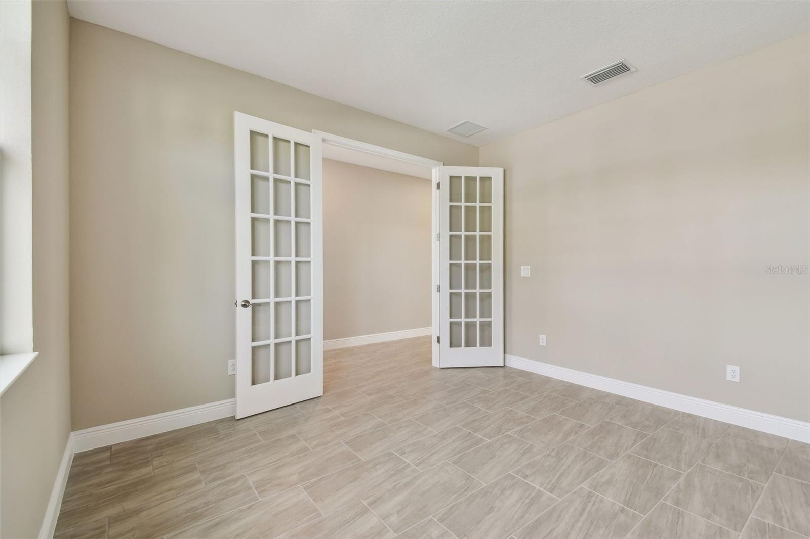Listing photo id 11 for 2416 Wise River Lane